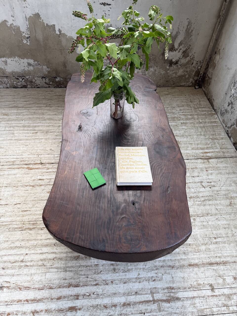 Table basse brutaliste artisanale 1950