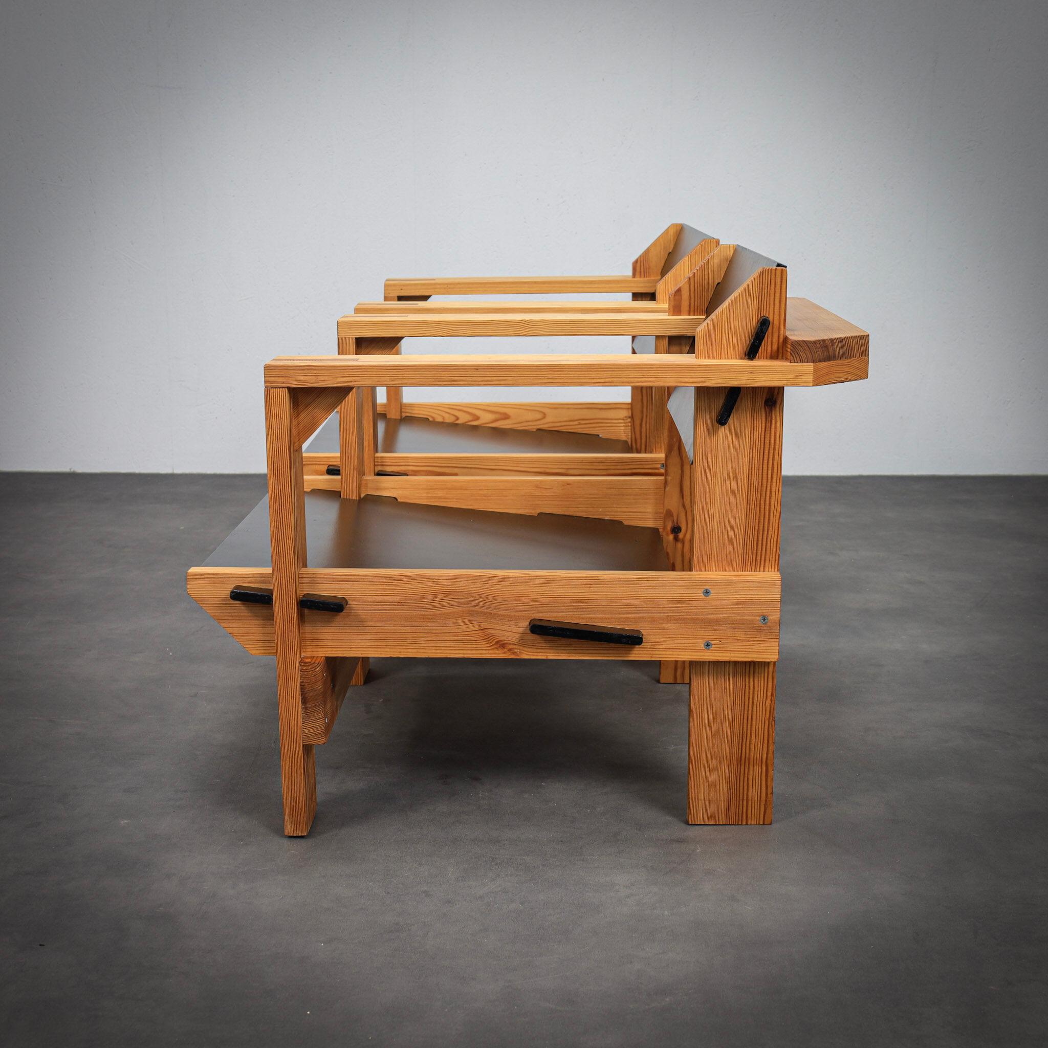 Paire de fauteuils en pin massif néerlandais extrêmement rare par Wouter Fens, années 1960.