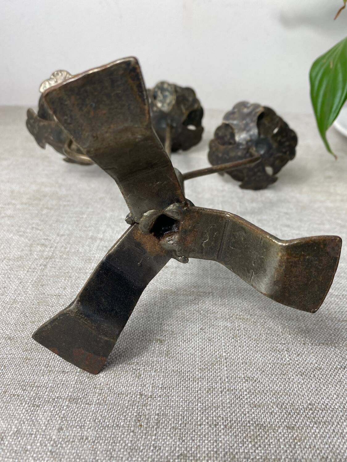 Rose shaped metal candle holder