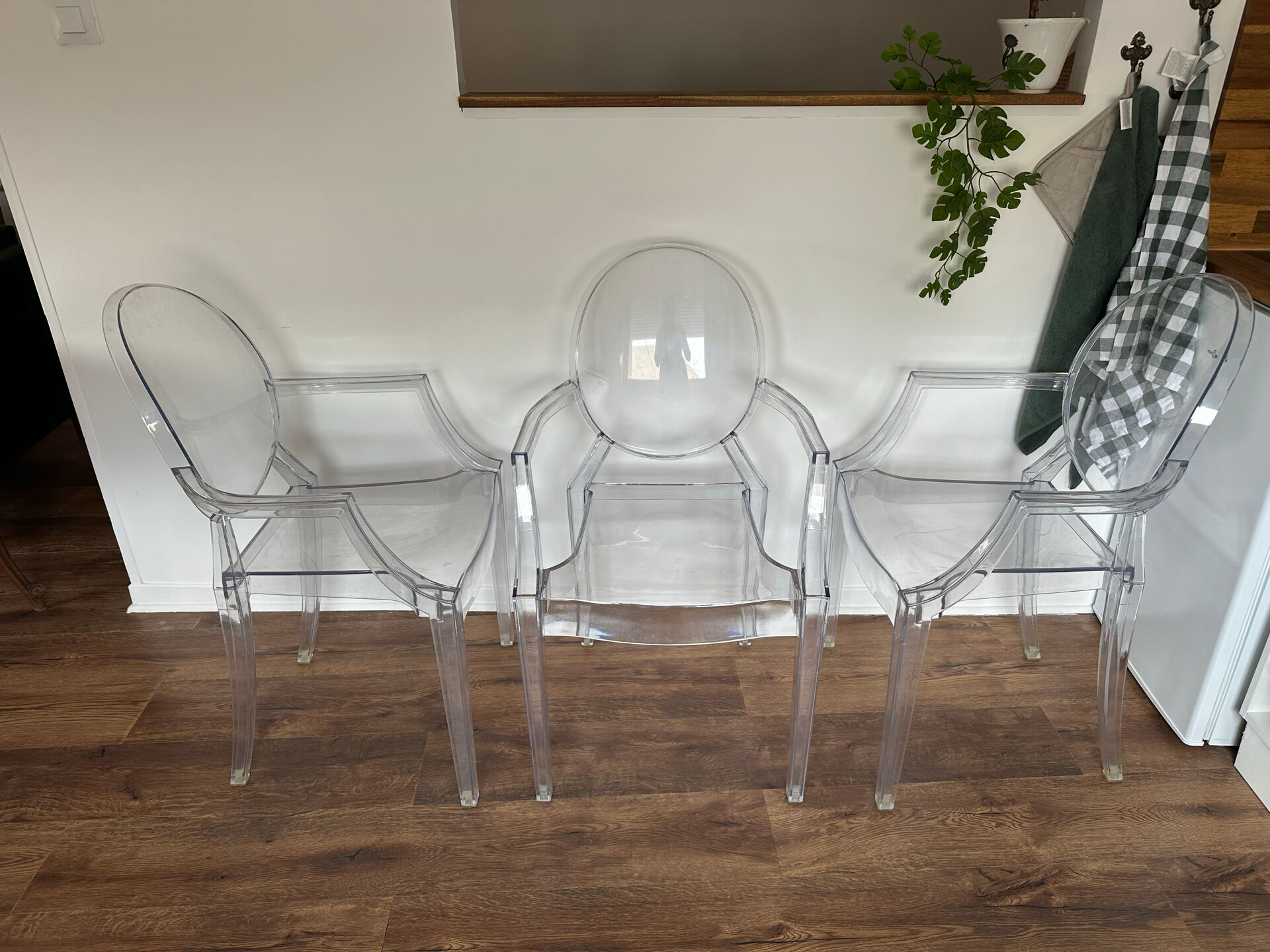 3 fauteuils style Kartell Louis Ghost transparents – Philippe Starck