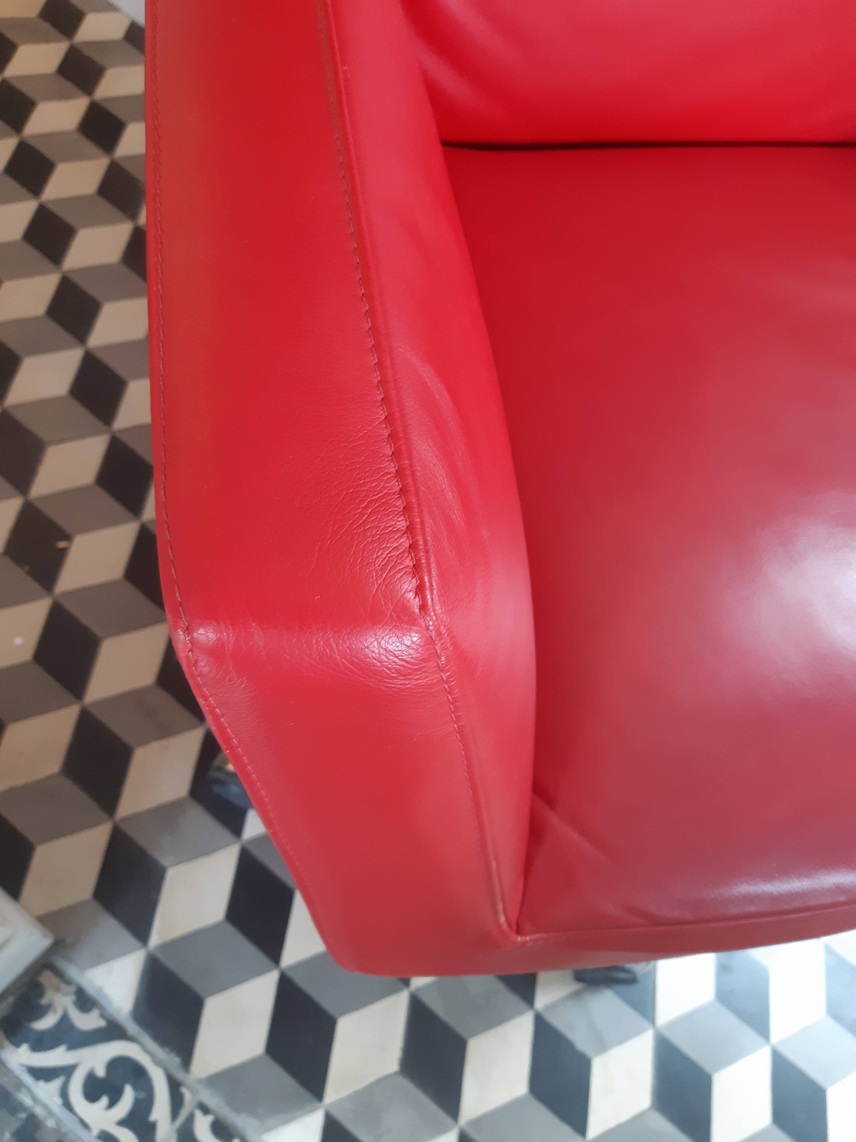 Poltrona Frau Chancellor President red office chair with wheels