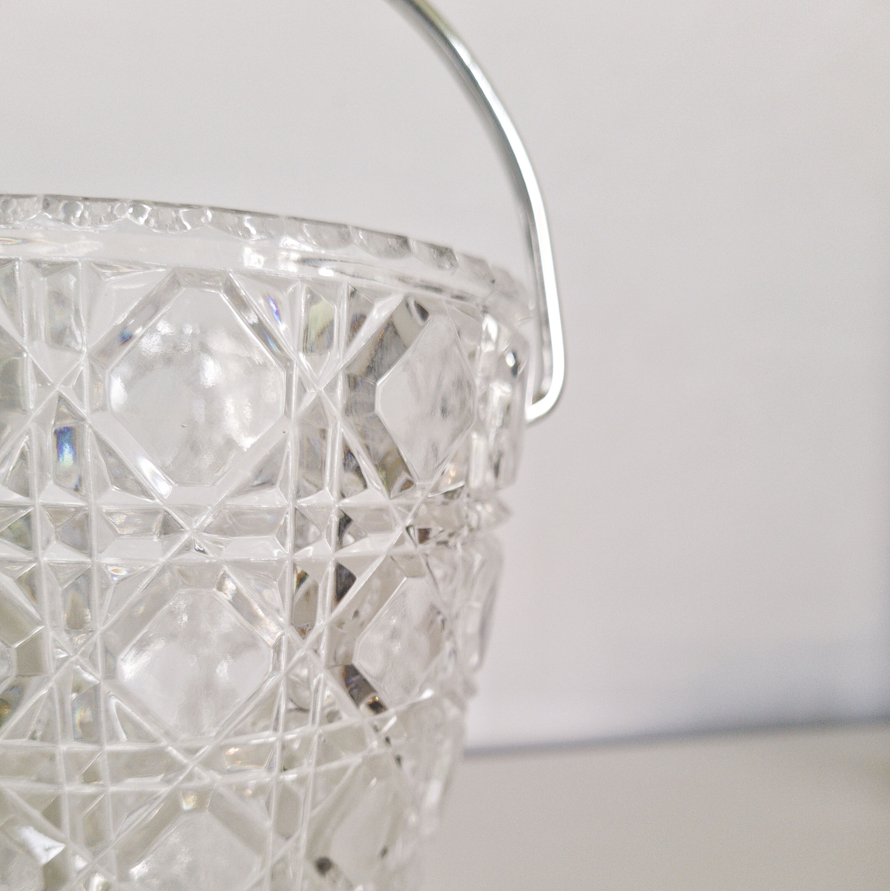 Chiseled crystal ice bucket