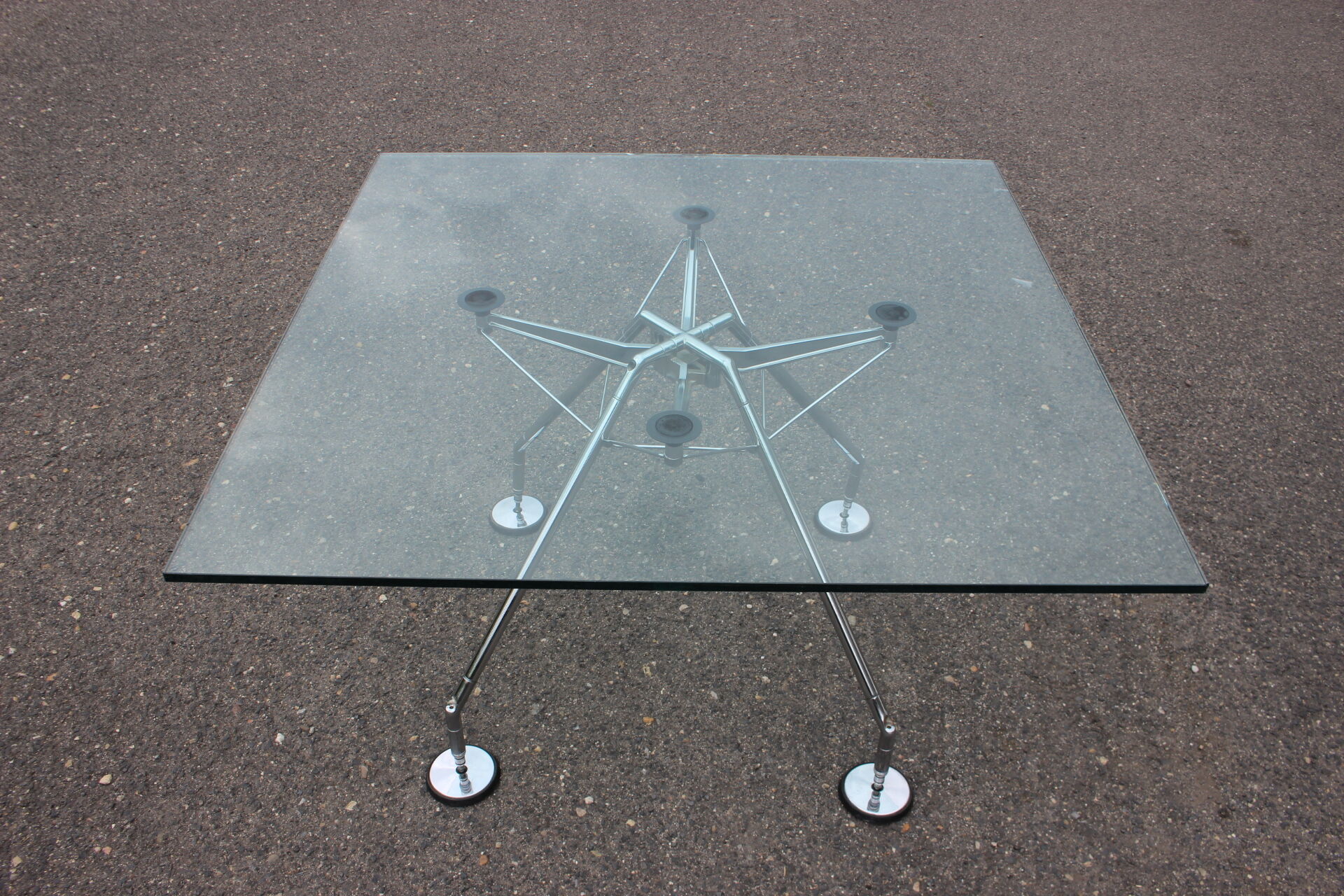 1970s Norman Foster Nomos glass table for Tecno Italy