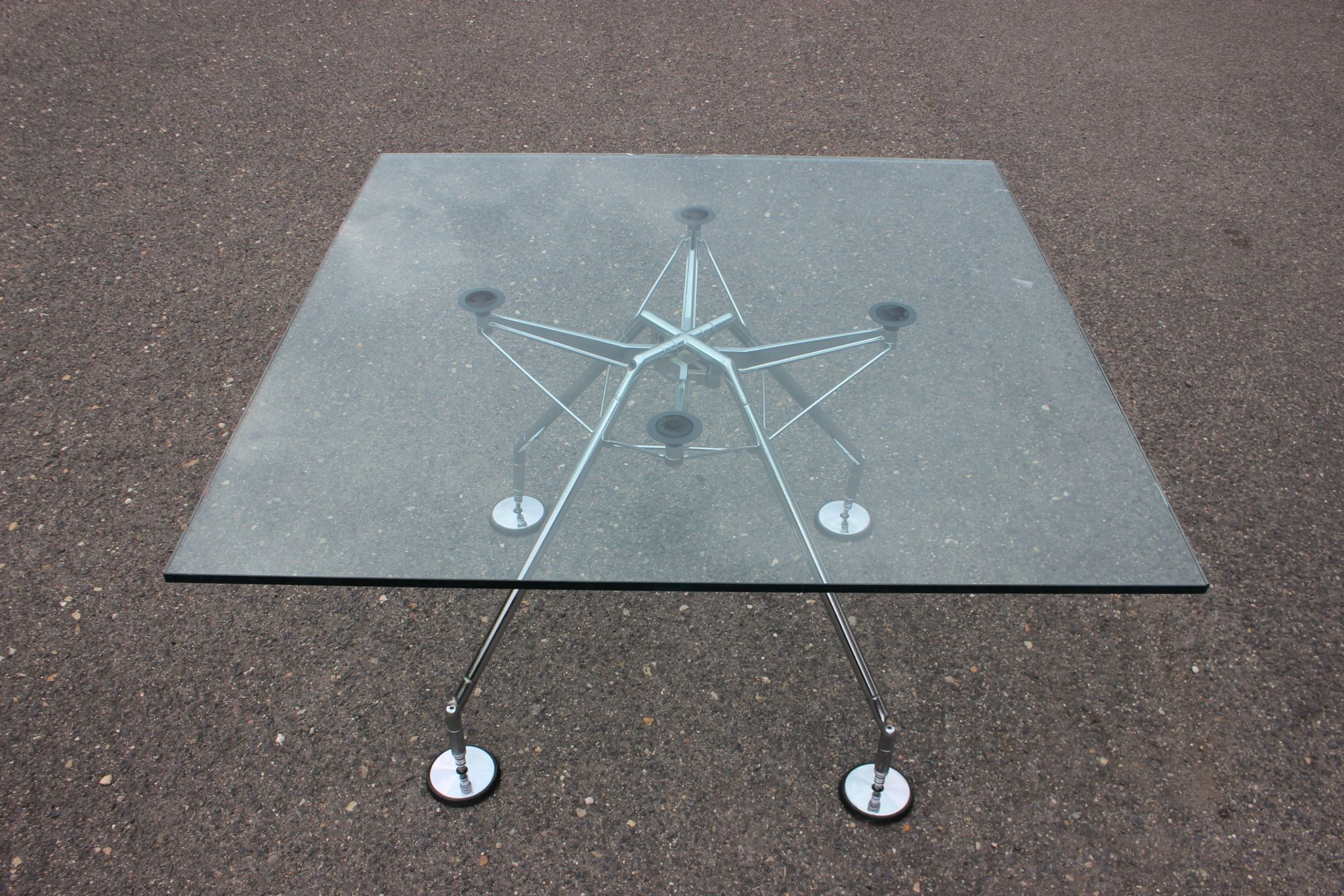 1970s Norman Foster Nomos glass table for Tecno Italy