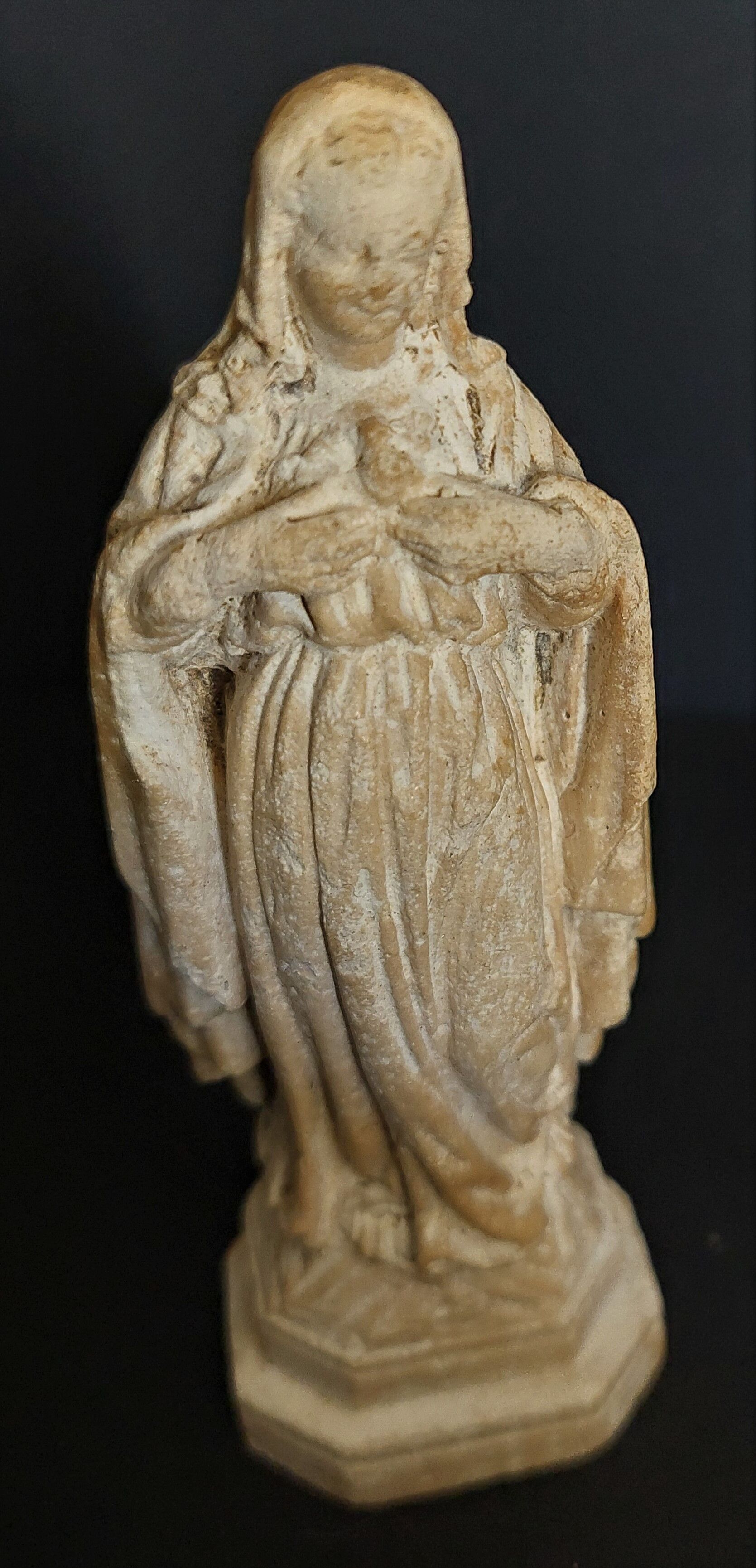 Religious statuette Holy Virgin Sacred Heart in plaster nineteenth century