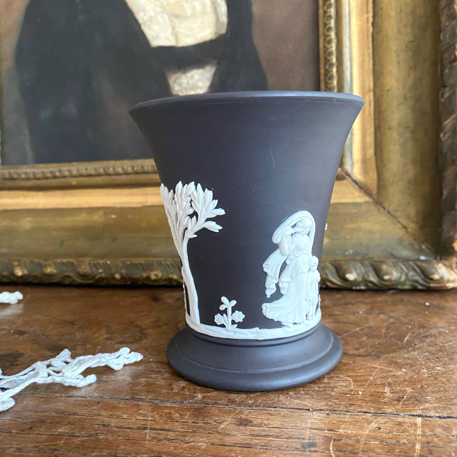 Wegwood England vase, 9.5 cm