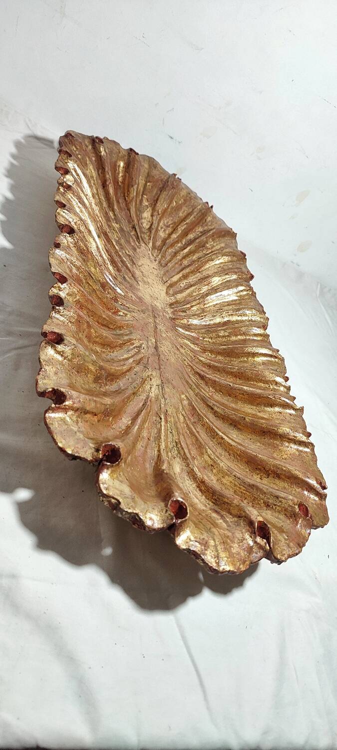 Centro de mesa de madera y pan de oro. España, 1930s.