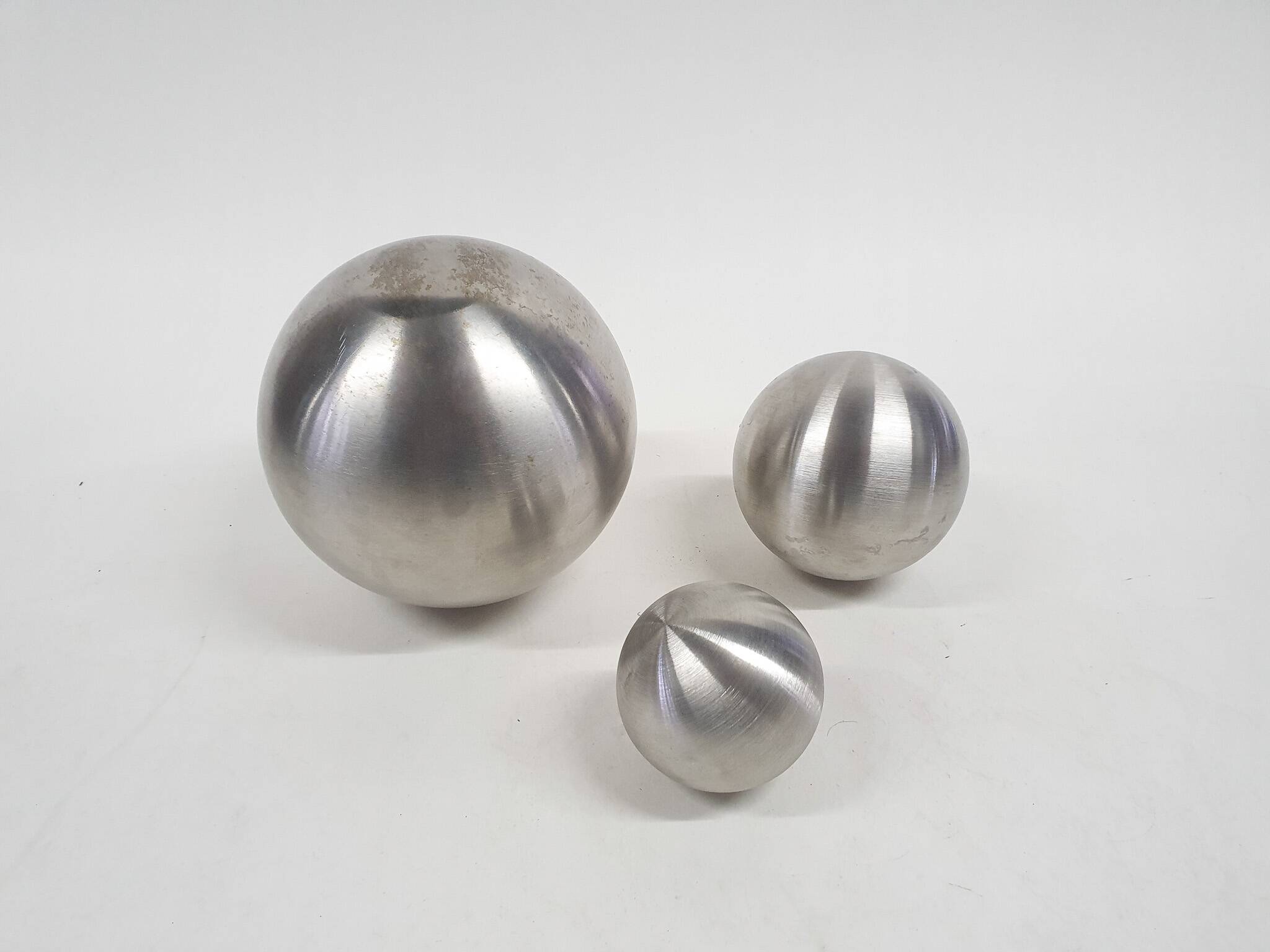 Ensemble de 3 boules décoratives en aluminium, années 1970