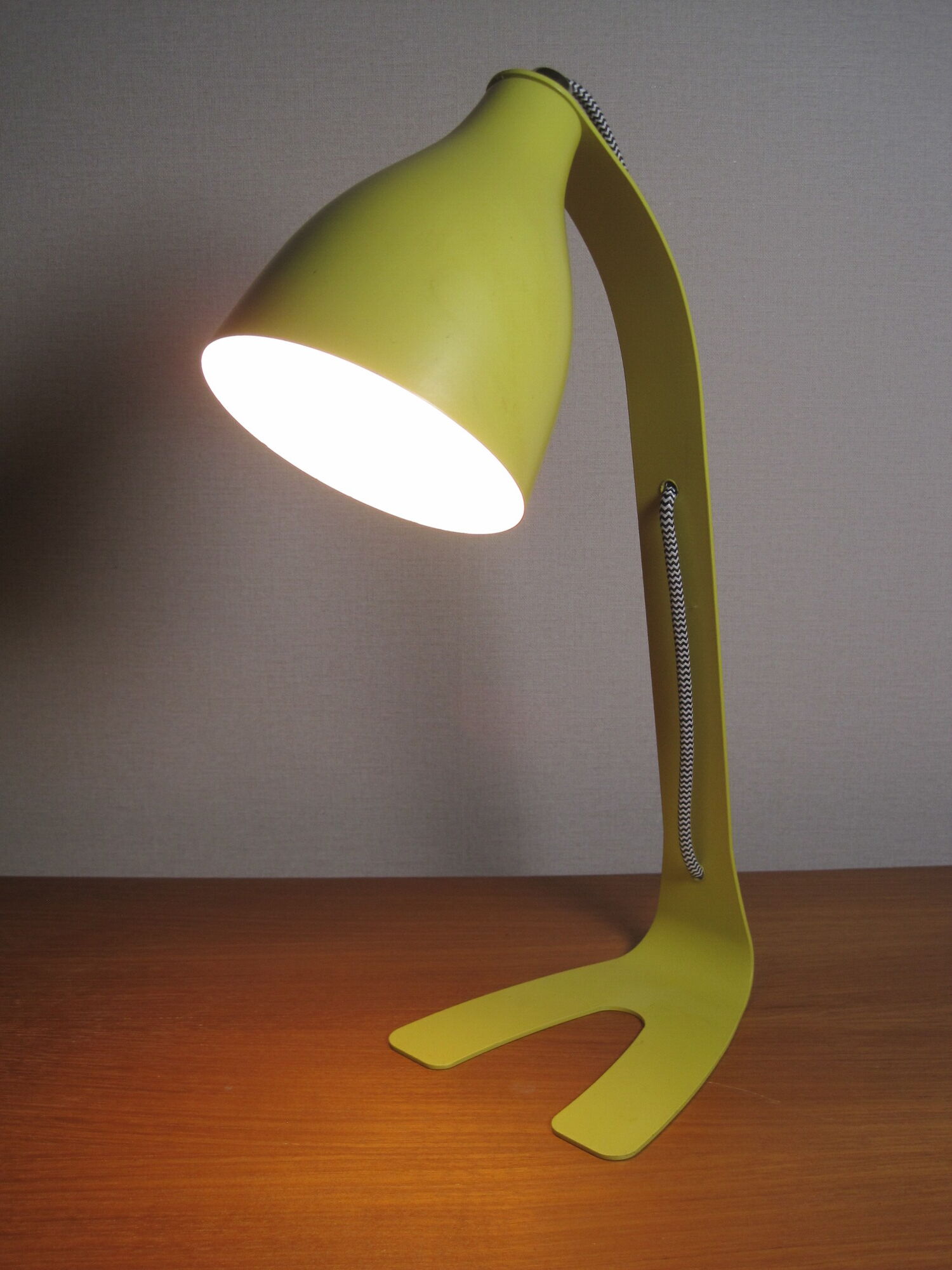 Metal desk lamp to install , Vintage design , anise green fork foot