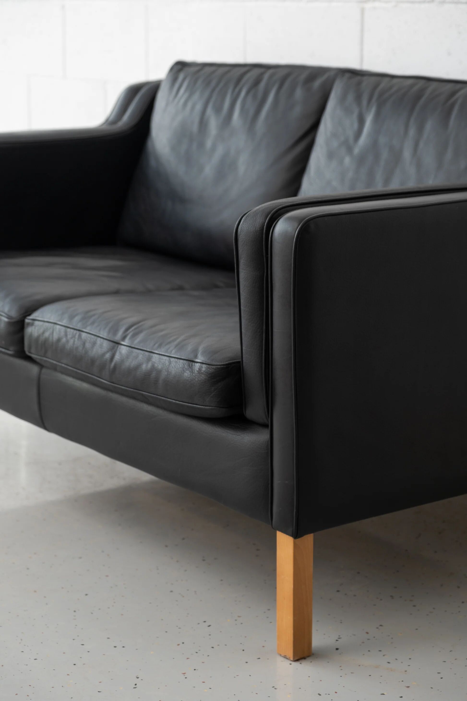 Stouby black leather sofa