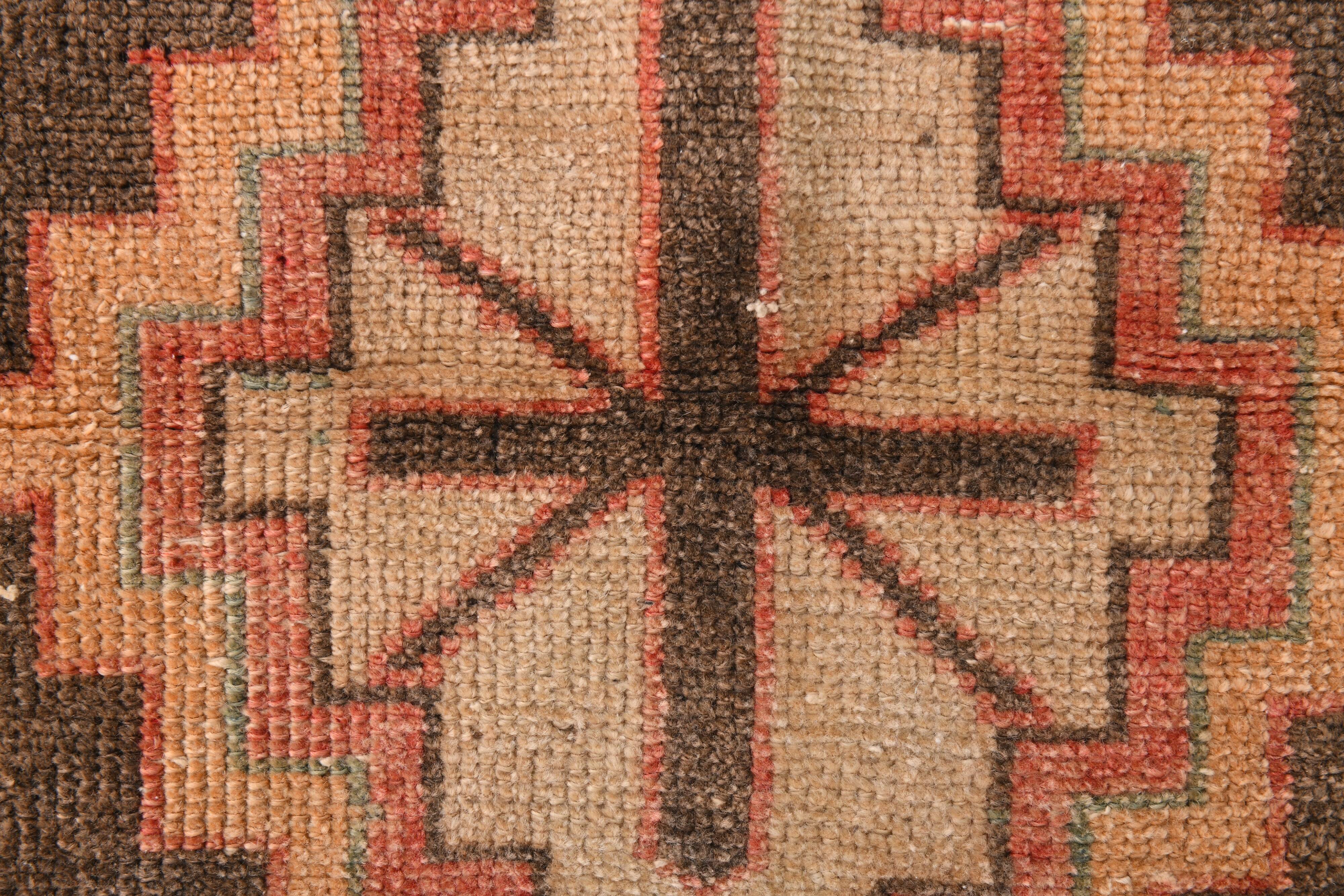 Tapis persan de couloir vintage rouge et marron