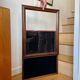 Vitrine en bois et velours noir
