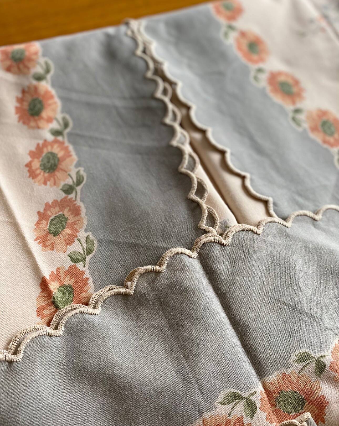 Vintage tablecloth and matching napkins