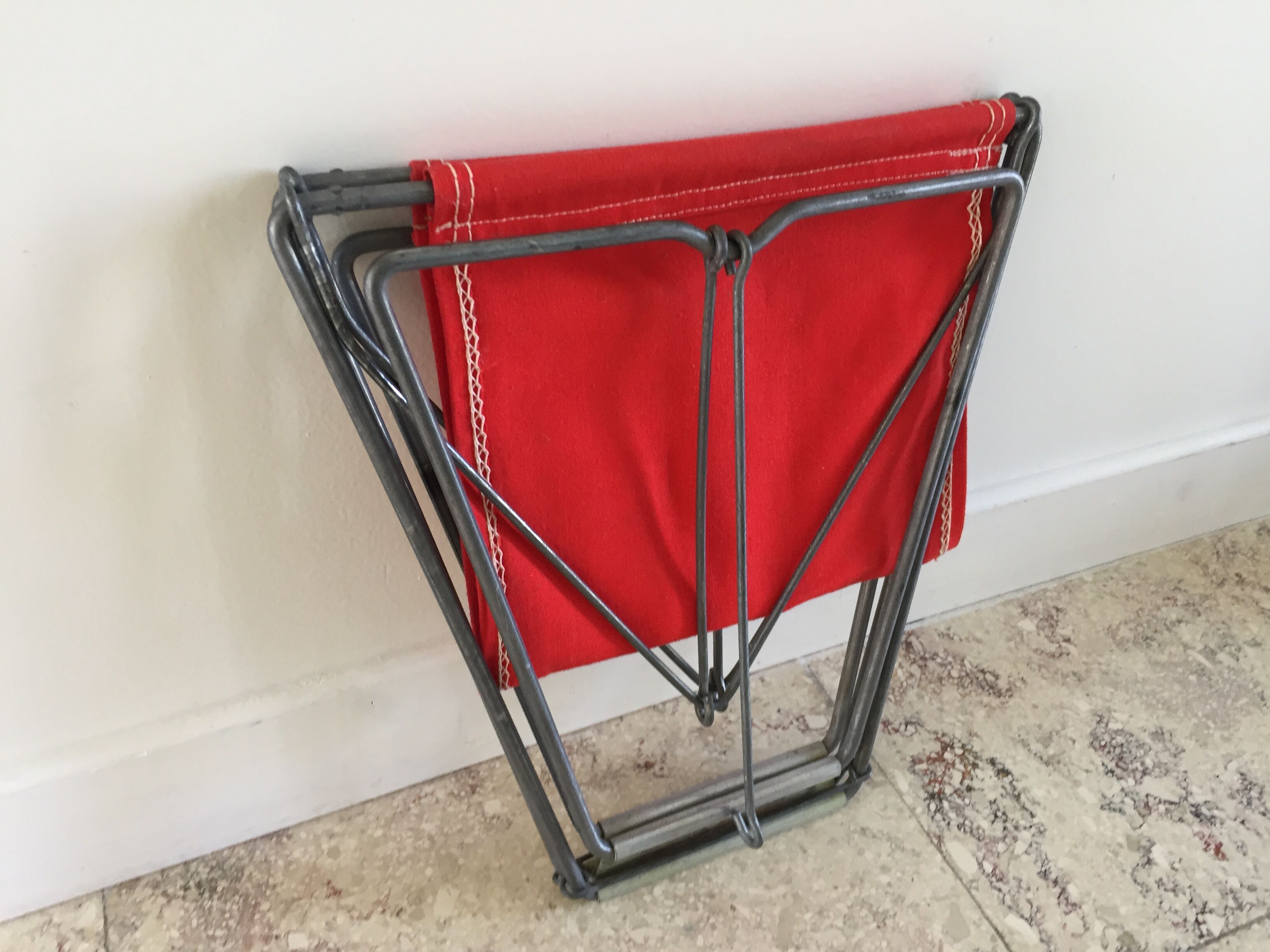 Tabouret nomade pliant de camping rouge