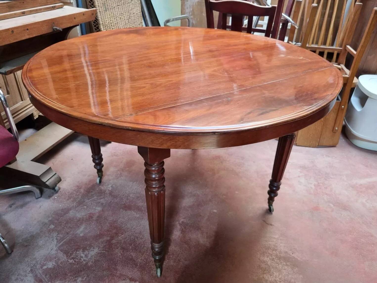 Round mahogany table - Early 20th century