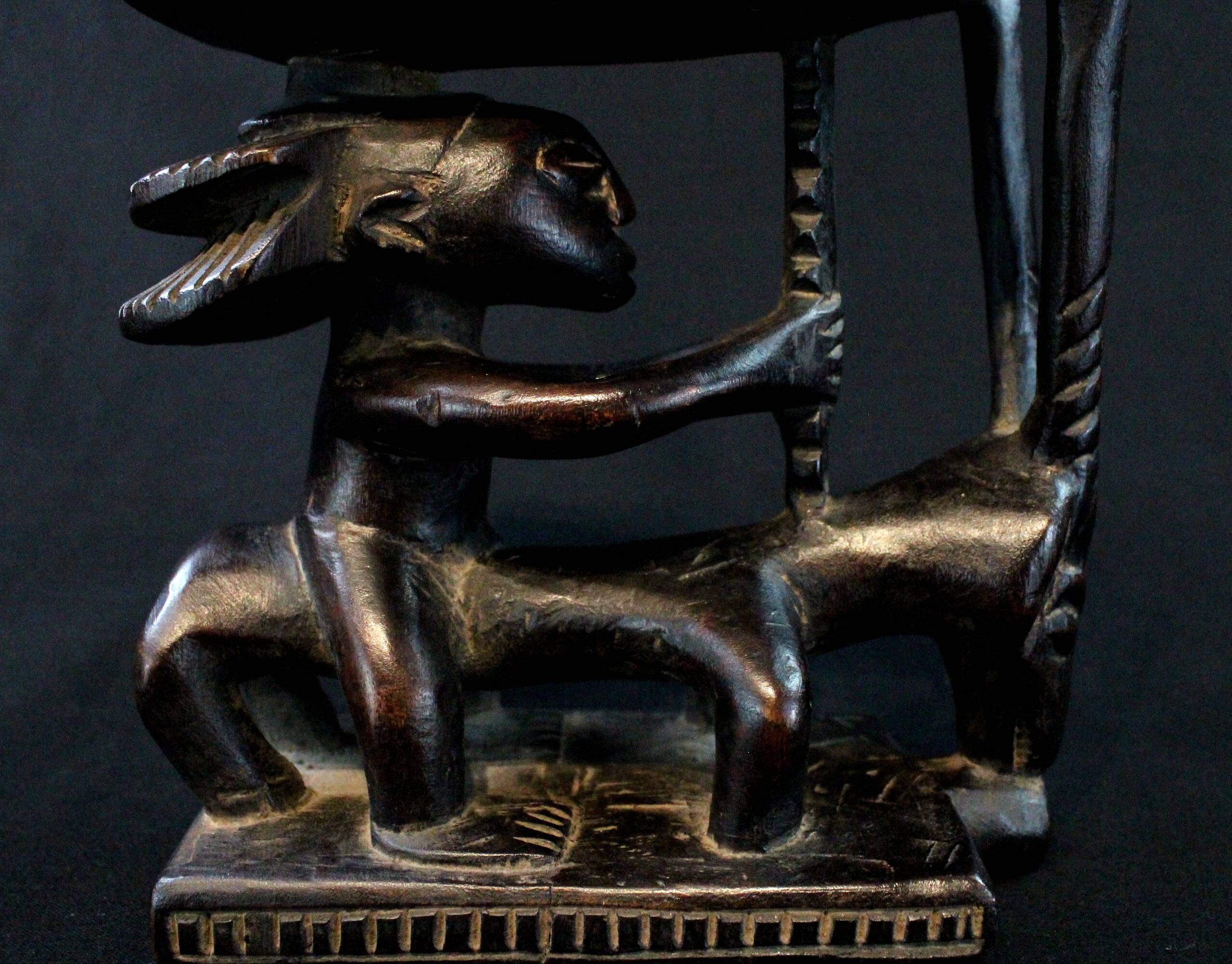 Luba neck support - dr congo