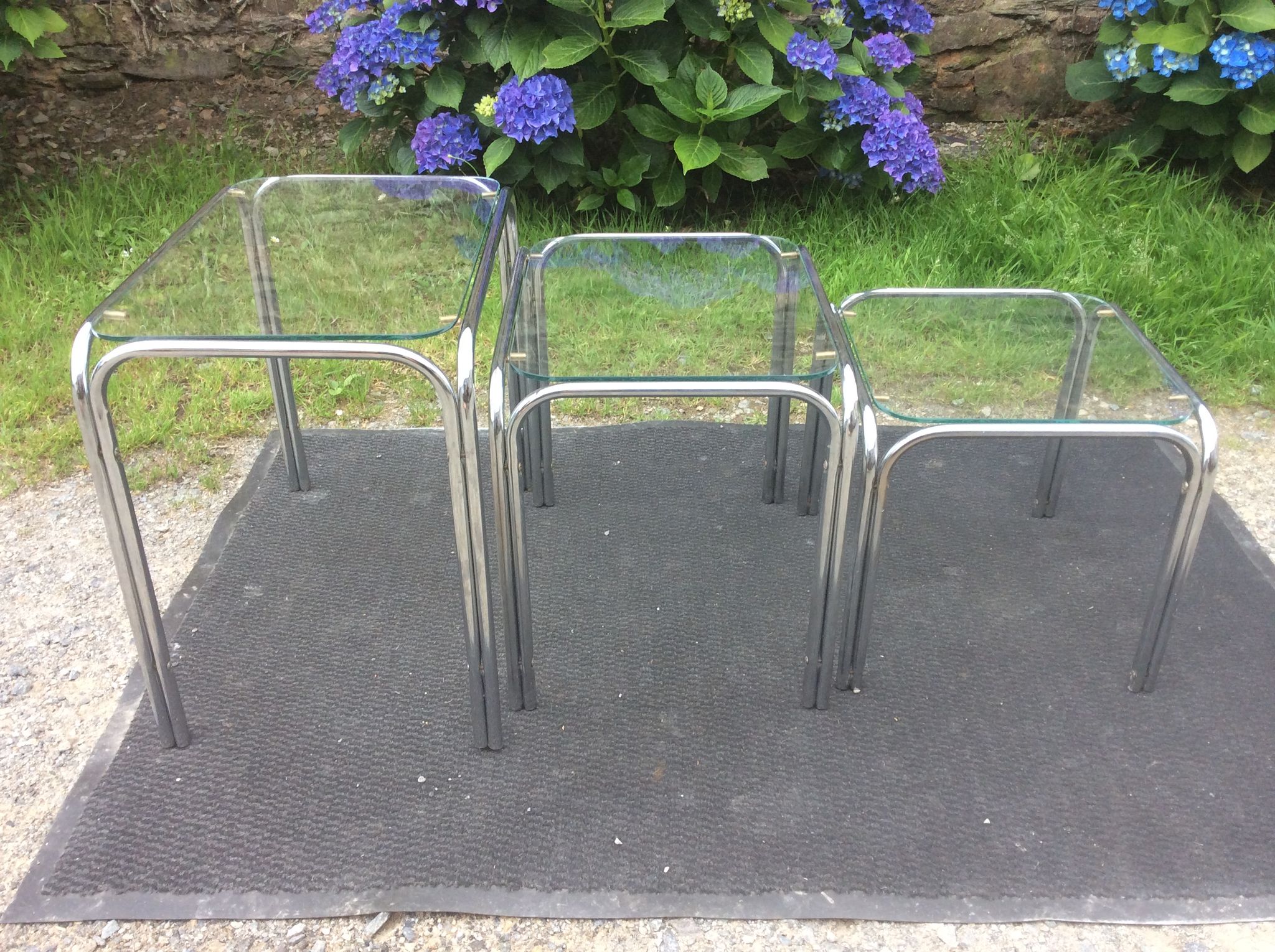 Vintage trundle tables in chrome tubular steel and glass