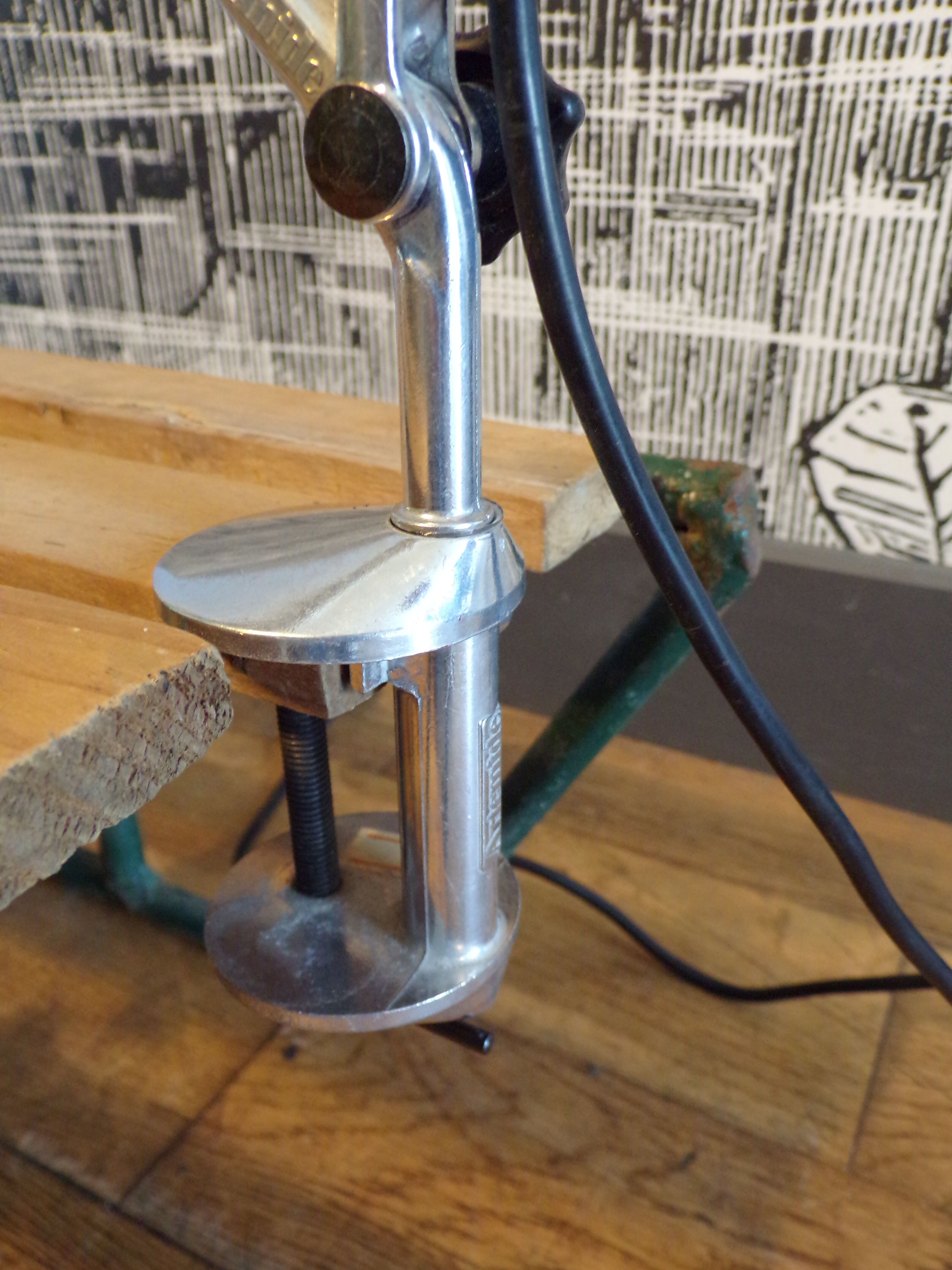 Tolomeo tavolo lamp with clamping vice