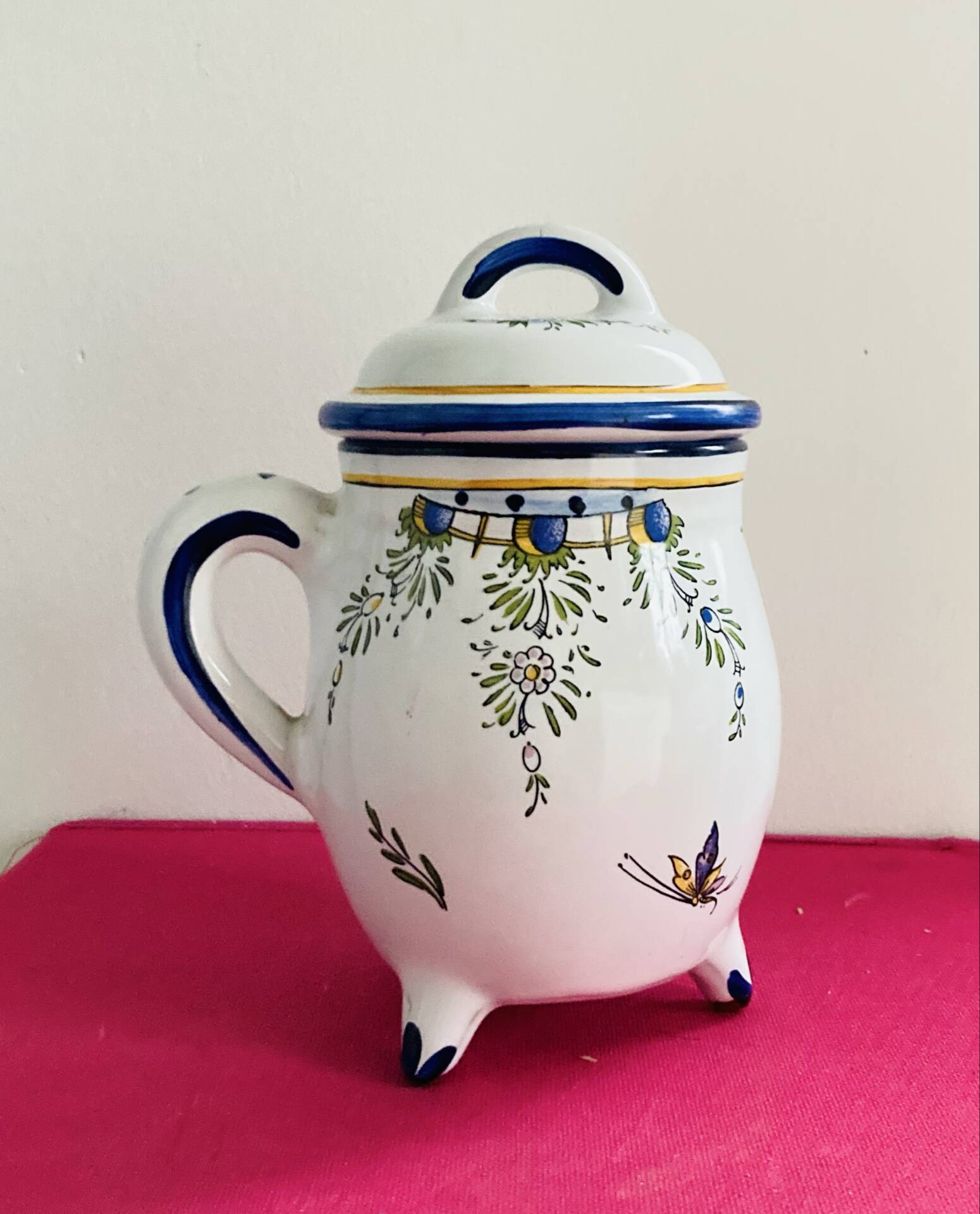 Covered pot from the 19th century by the Art pottery of Angoulême Le Renoleau.