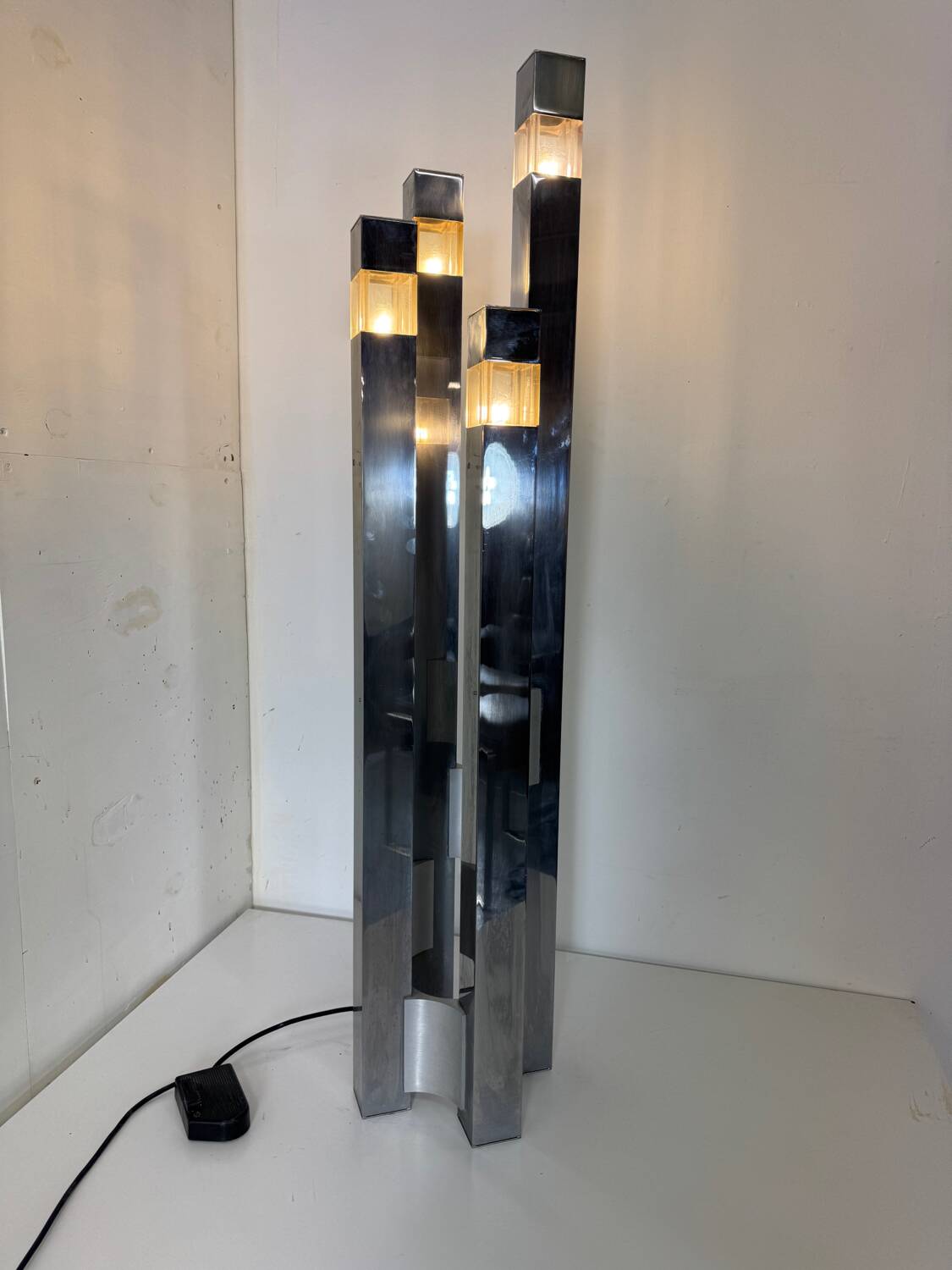 Mid-Century Modernist Italian Architectural Sciolari Cubic Floor Lamp by G