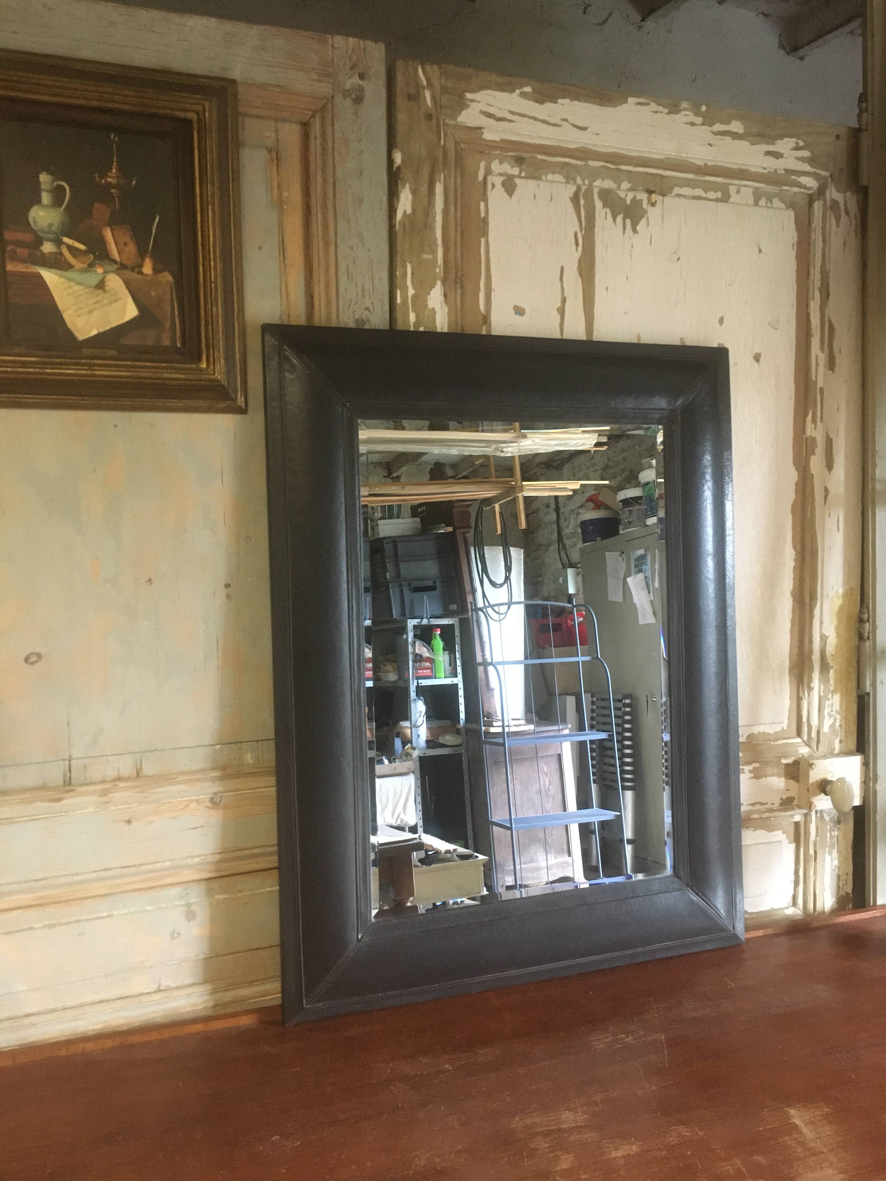 Beveled leather mirror 90x70