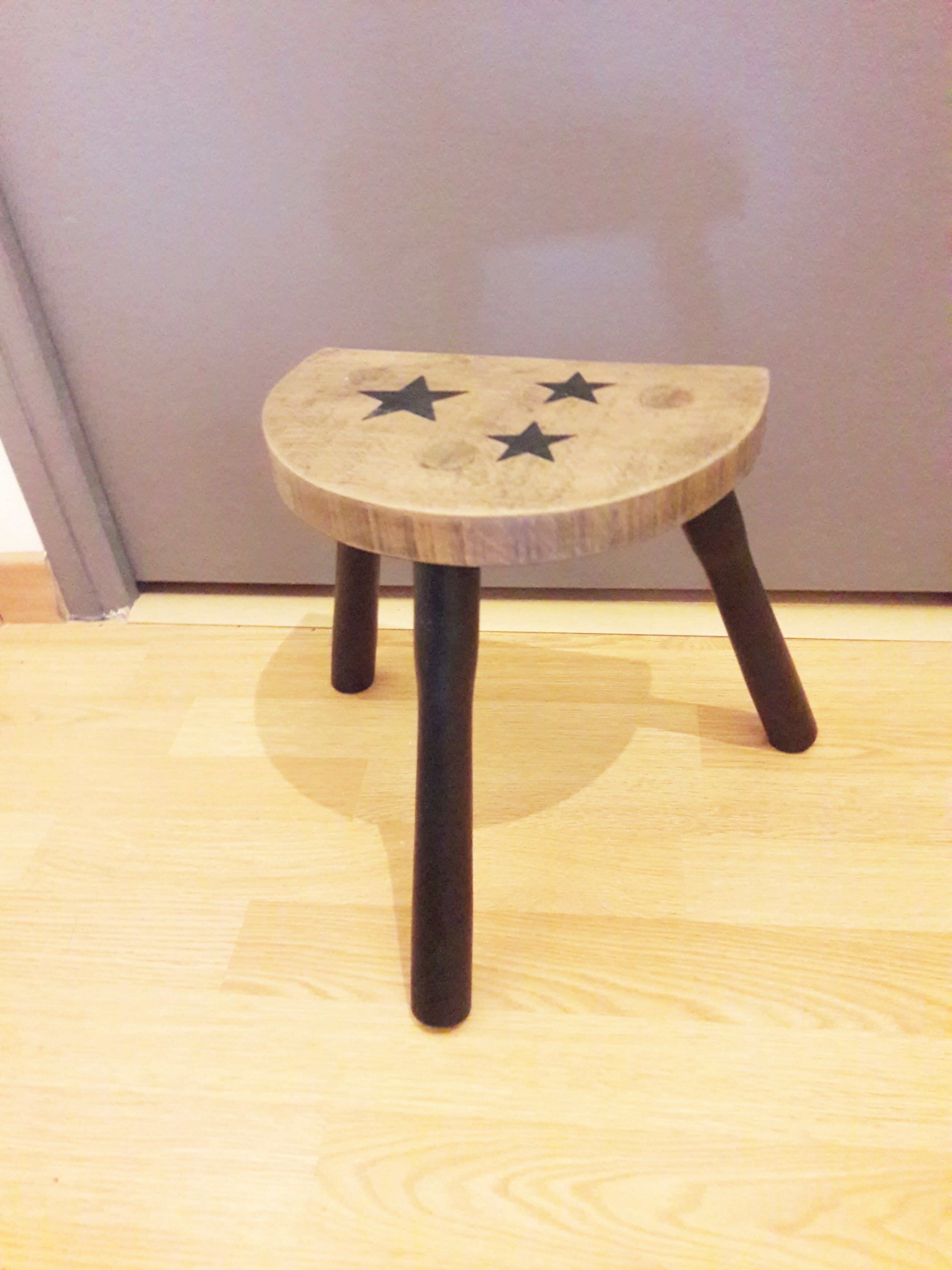 Tabouret de vacher customisé étoile