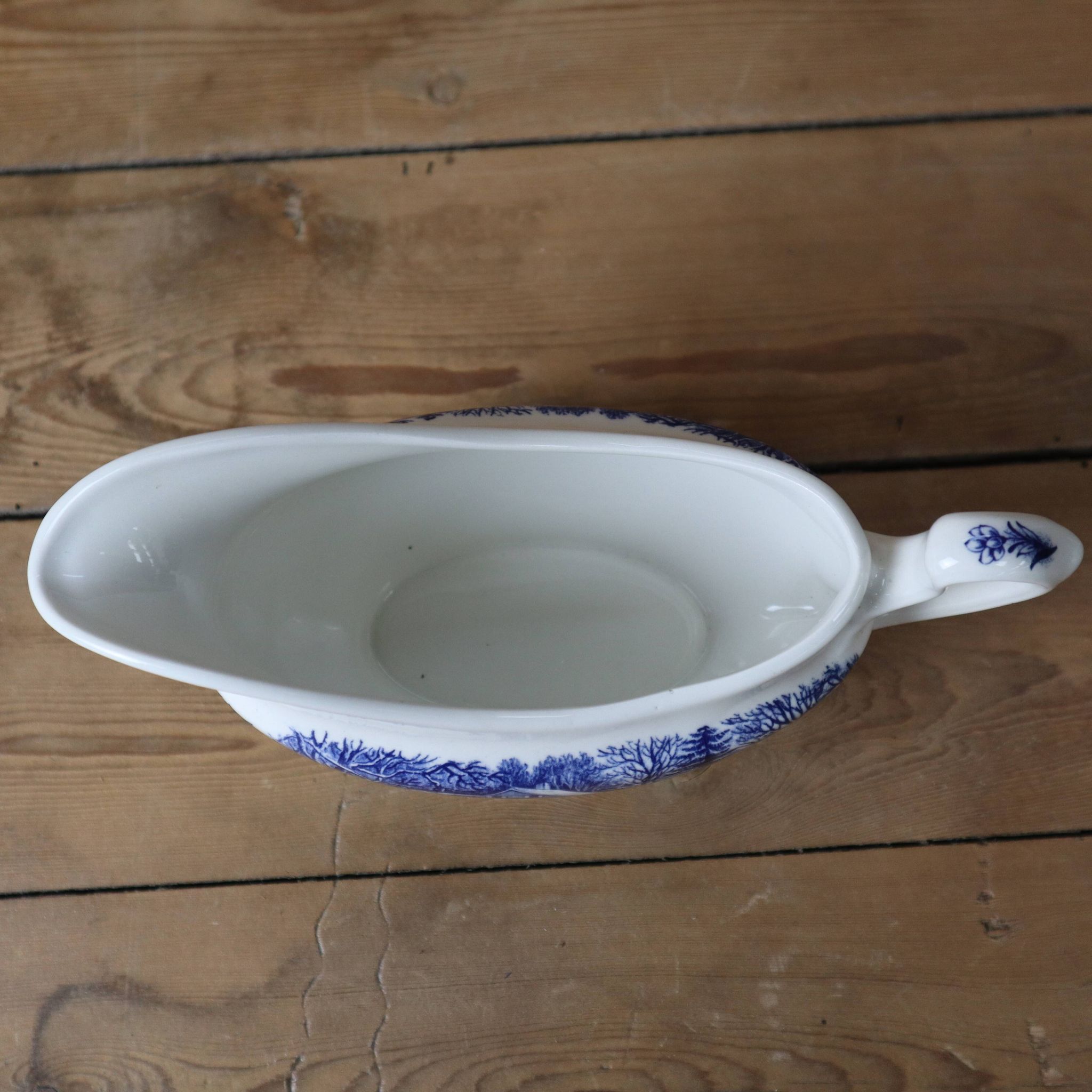 Old English Churchill "early winter" sauce boat