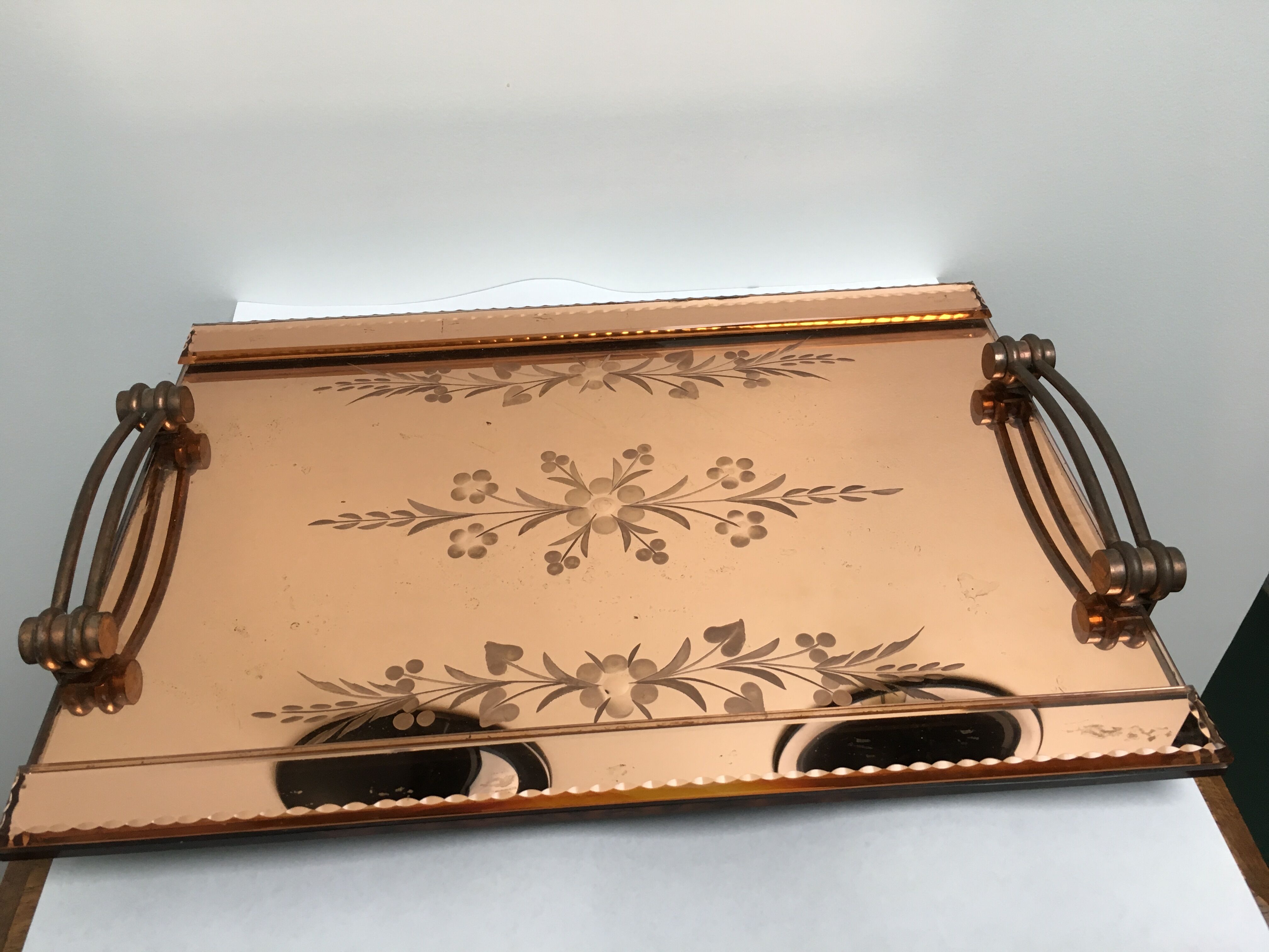 Plateau en miroir rose