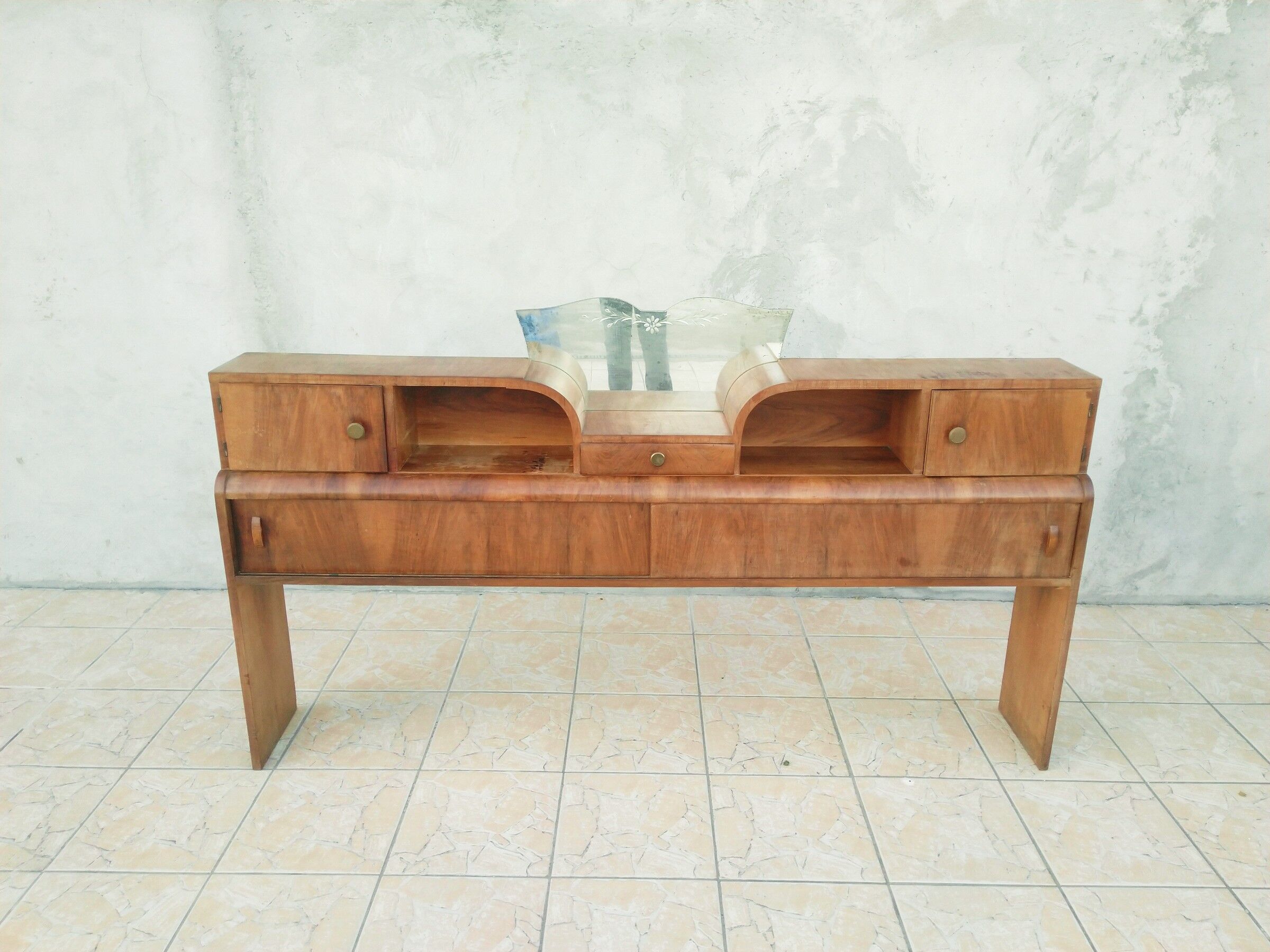 Art deco headboard in walnut bramble