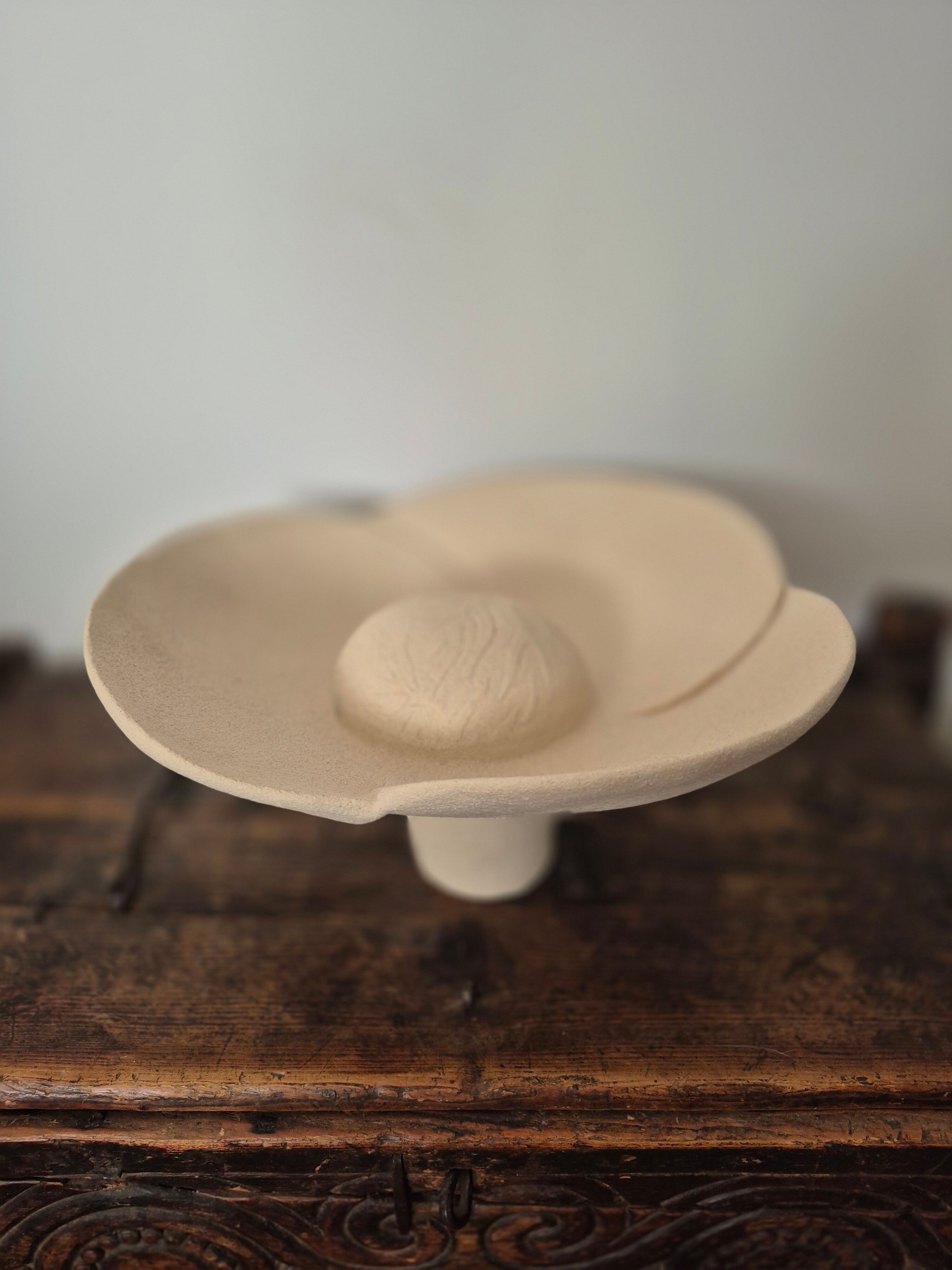 Sculptural bowl in chamotte stoneware
