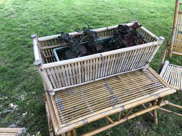 Salon de jardin en bambou pliable avec jardinière assortie