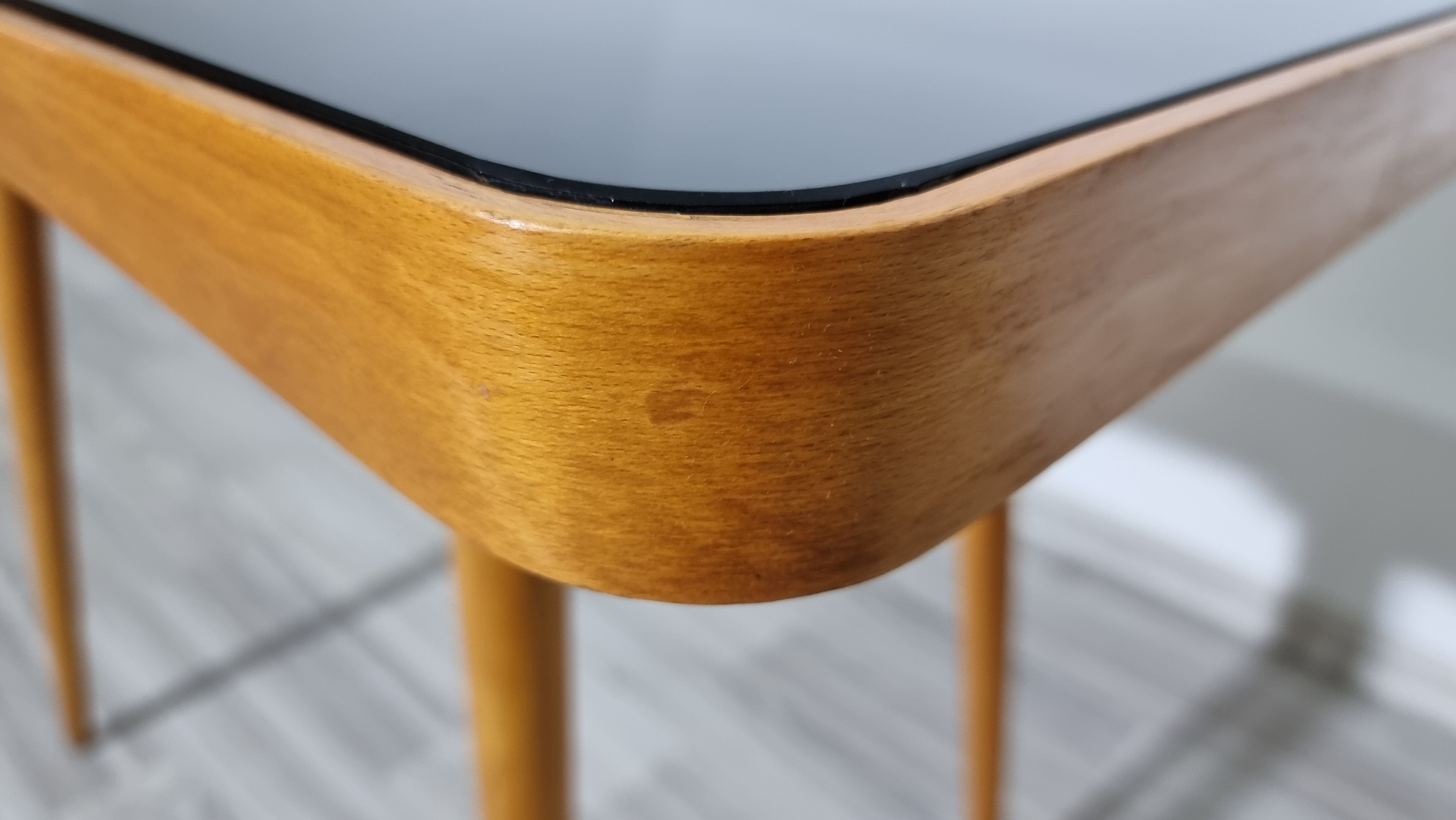 Table basse par Jiri Jiroutek