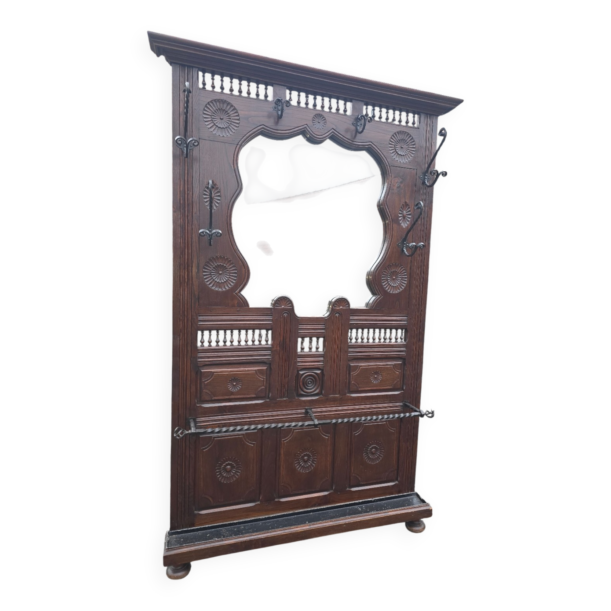 Breton wall-mounted chestnut locker