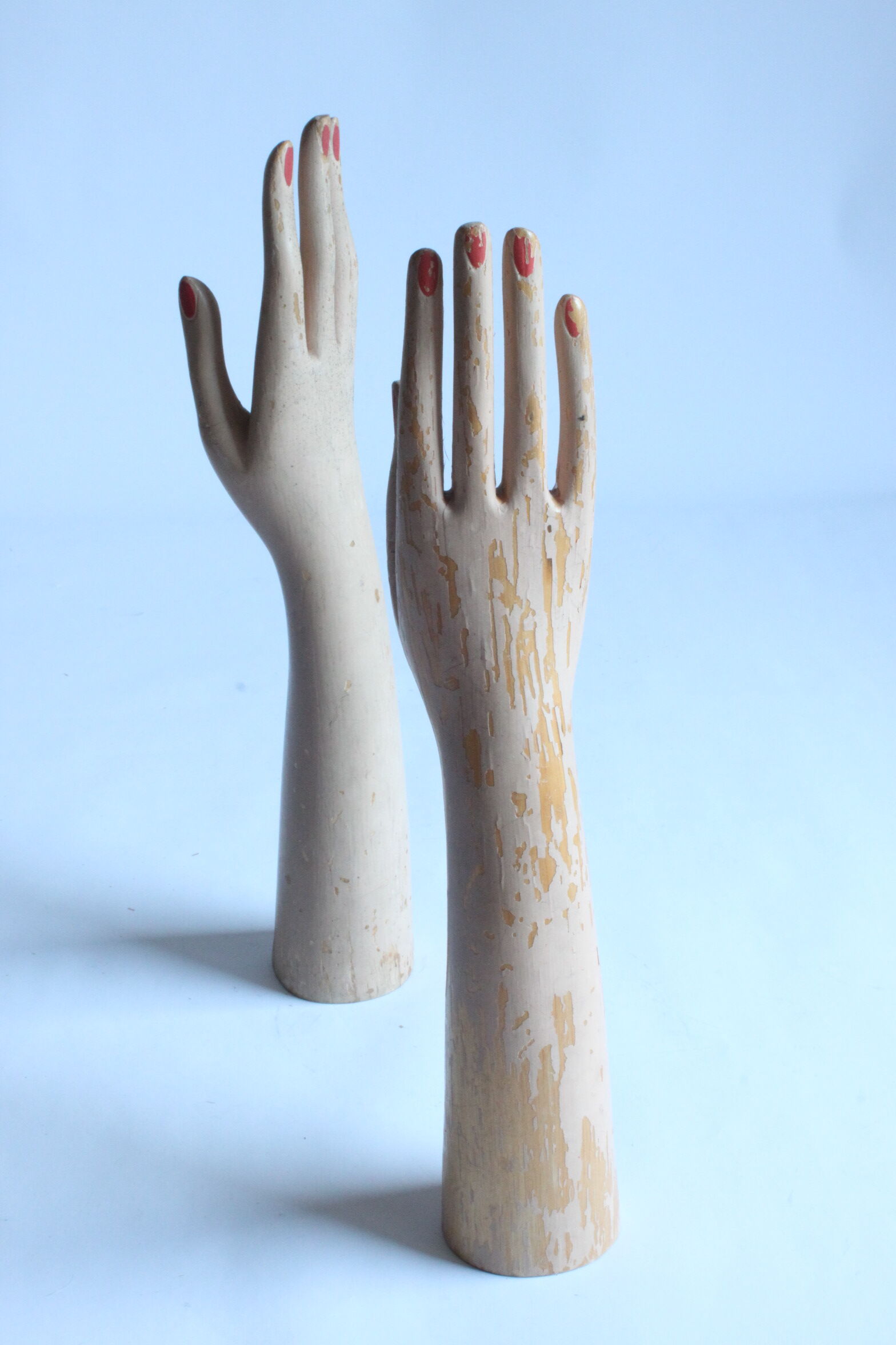 Gants en bois présentoirs de mannequins, années 1930, ensemble de 2.