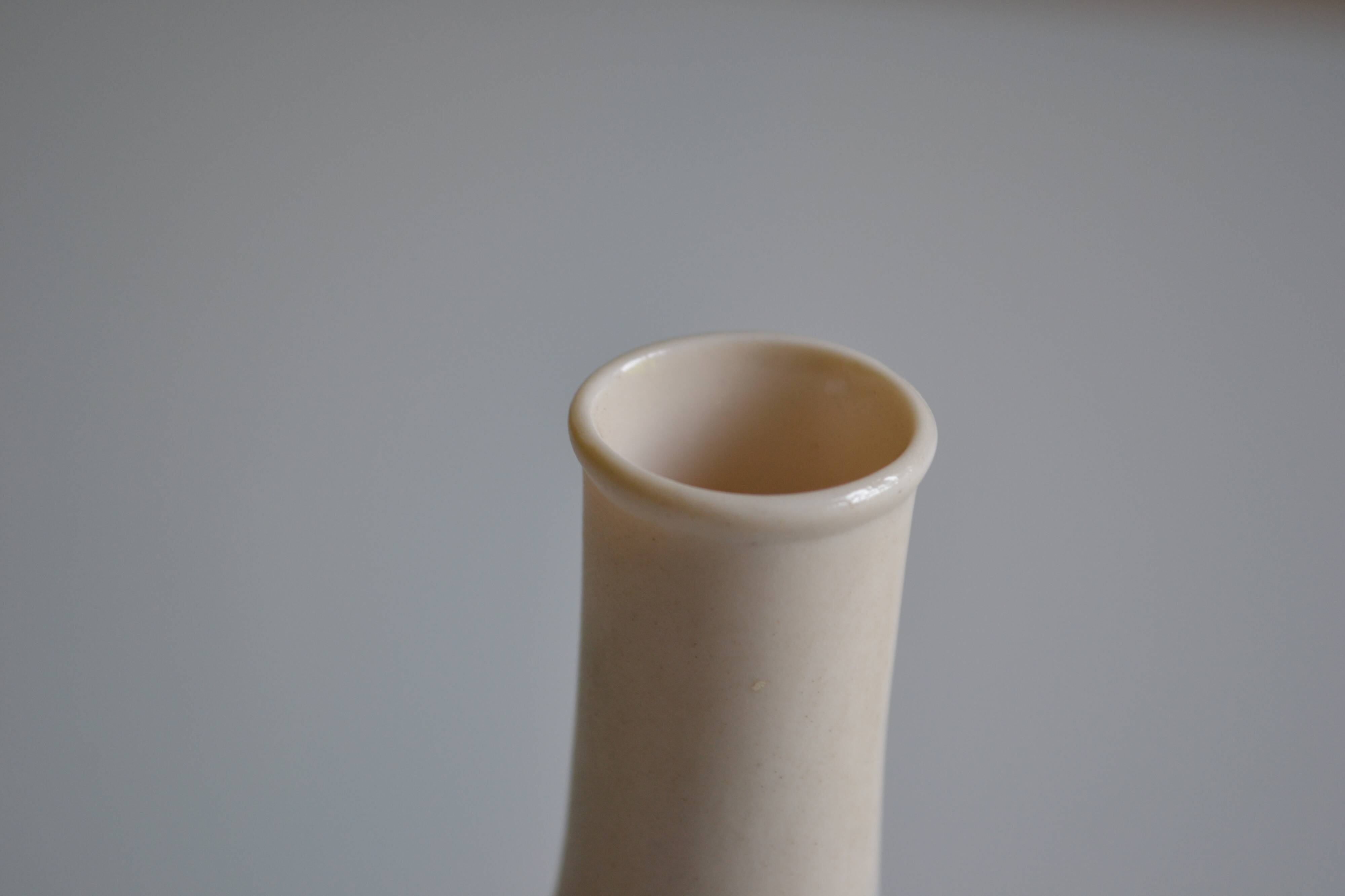 Porcelain vase with fish decoration