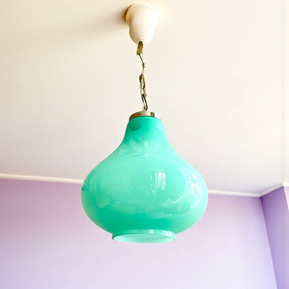 Lustre en verre opalin turquoise des années 50