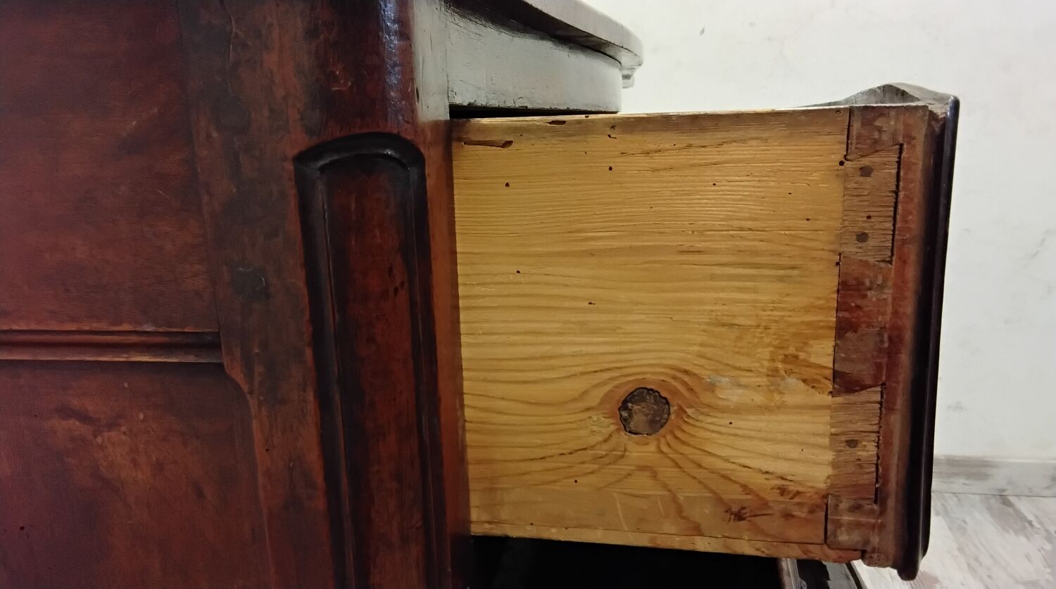 Rustic walnut chest of drawers from the 18th century