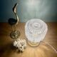 Lampe à poser globe vintage en verre moulé et ciselé
