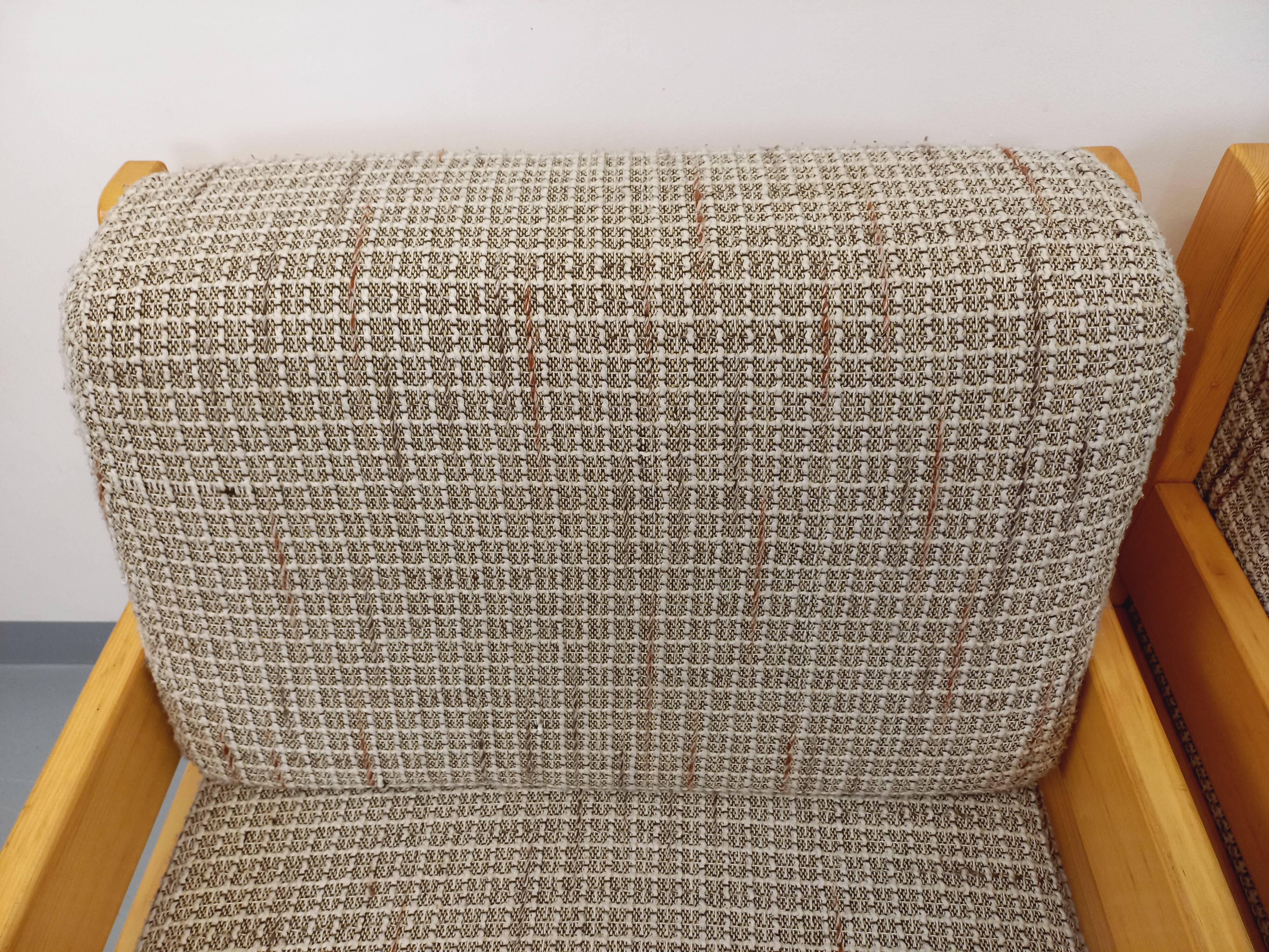 Set of 2 vintage fireside chairs in pine and fabric from the 70s