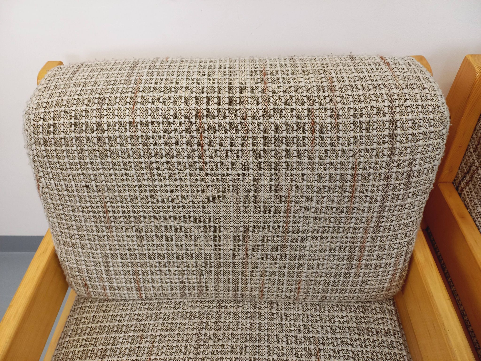Set of 2 vintage fireside chairs in pine and fabric from the 70s