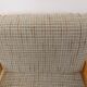 Suite de 2 fauteuils chauffeuses vintage en pin et tissu des années 70