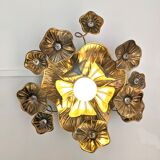 Flower-shaped wall lamp