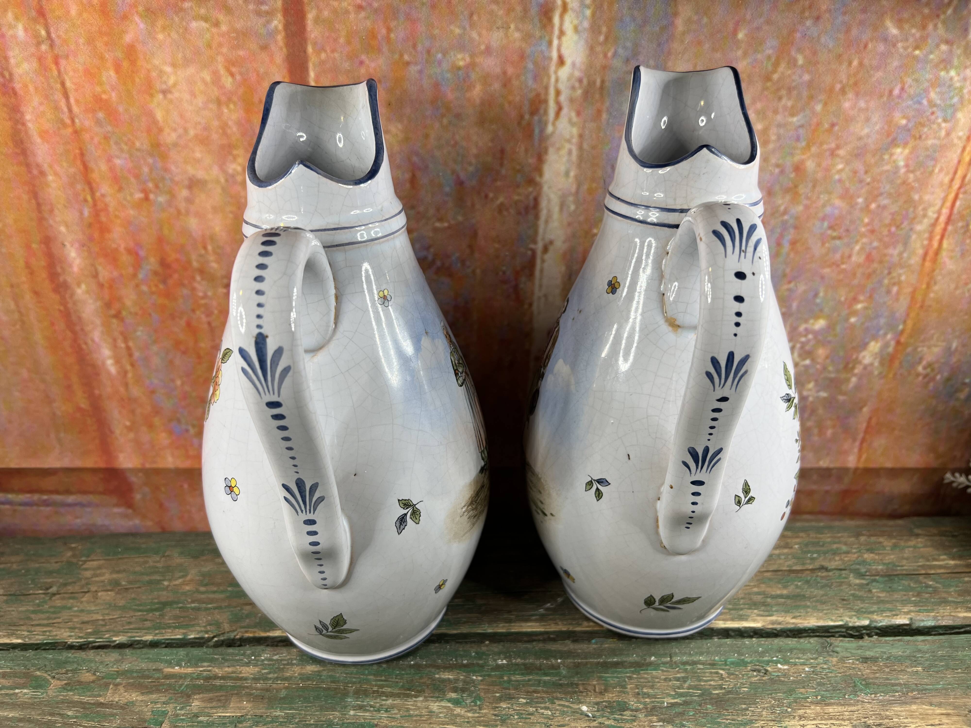 Pair of Fives Lille pouring pitcher