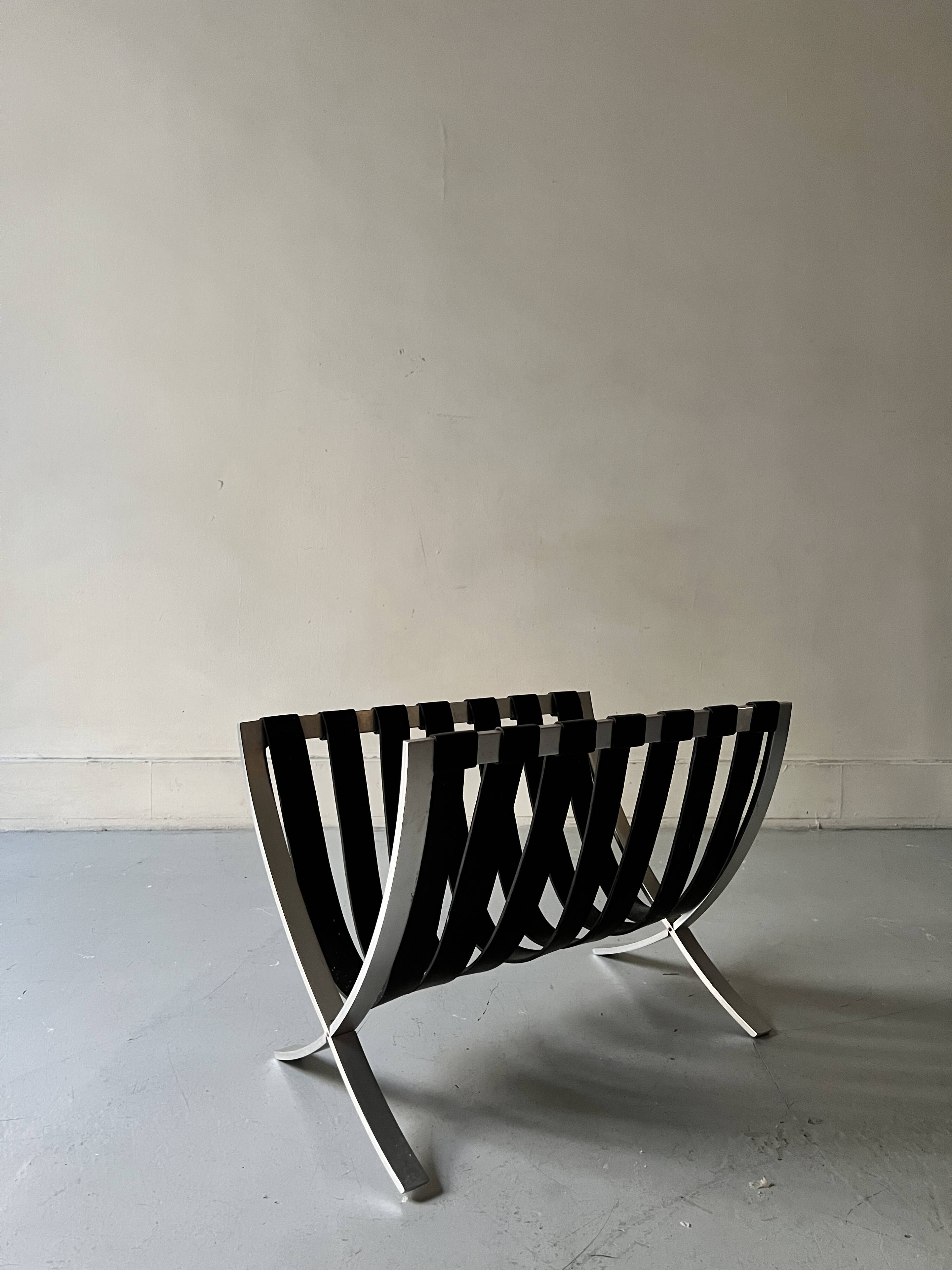 Large Barcelona magazine rack in chrome and leather straps, design circa 1970
