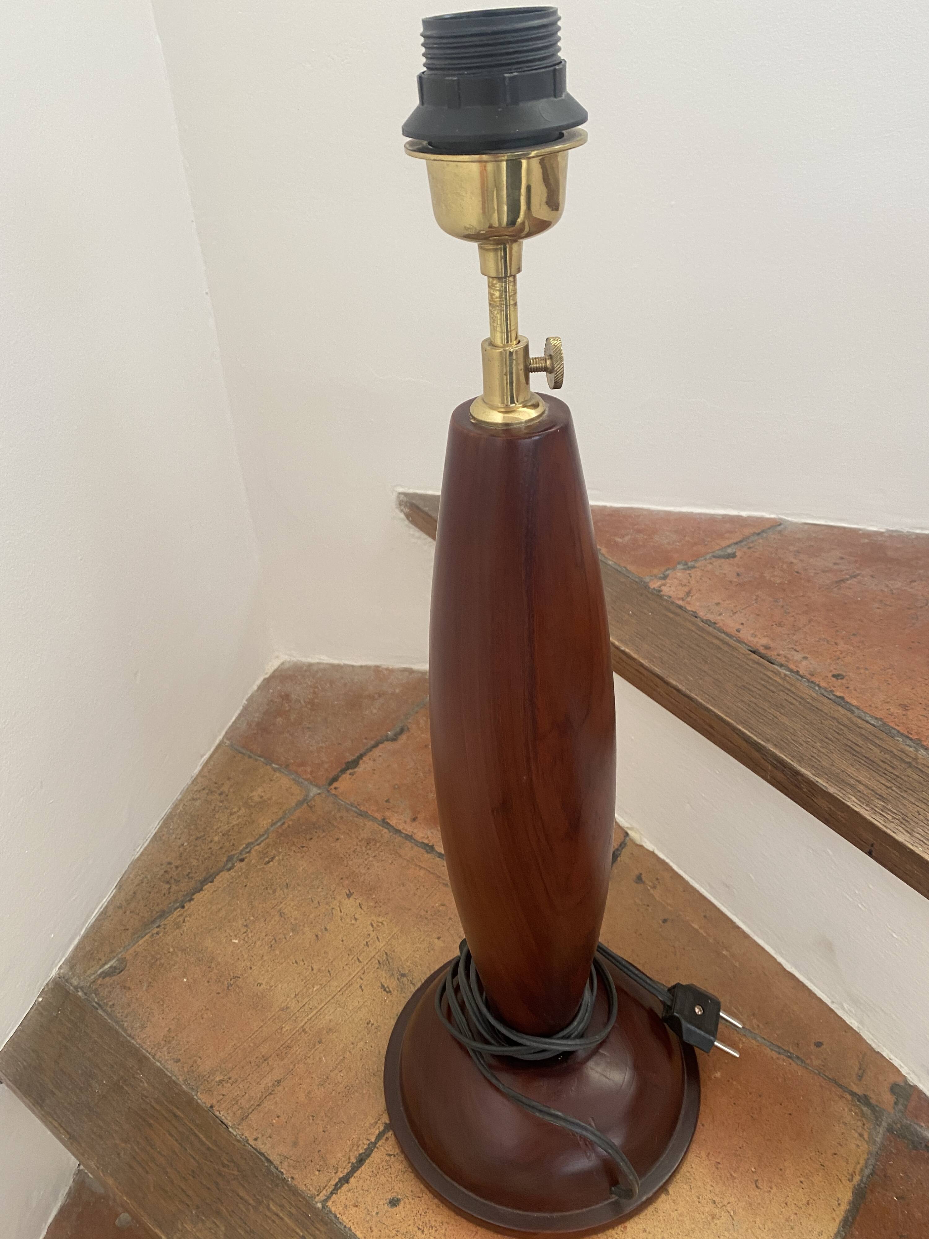 Pied de lampe en teck