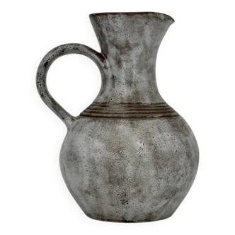 Kostanda Pitcher