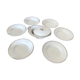 Assiettes creuses et soupière en porcelaine
