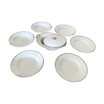 Assiettes creuses et soupière en porcelaine