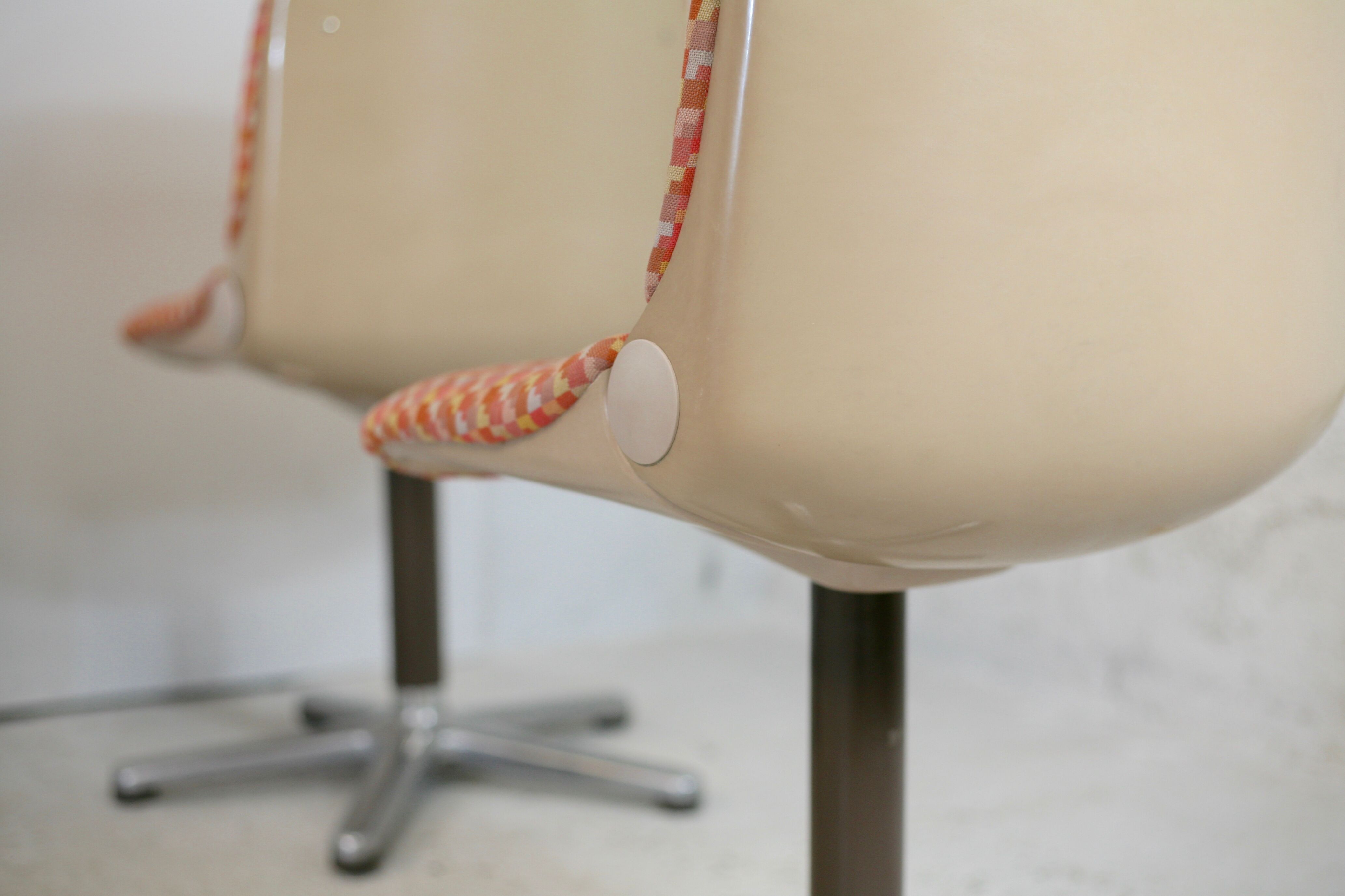 5 chairs "space age", Wilkhahn edition, plastic shells, star steel base. Circa 1970