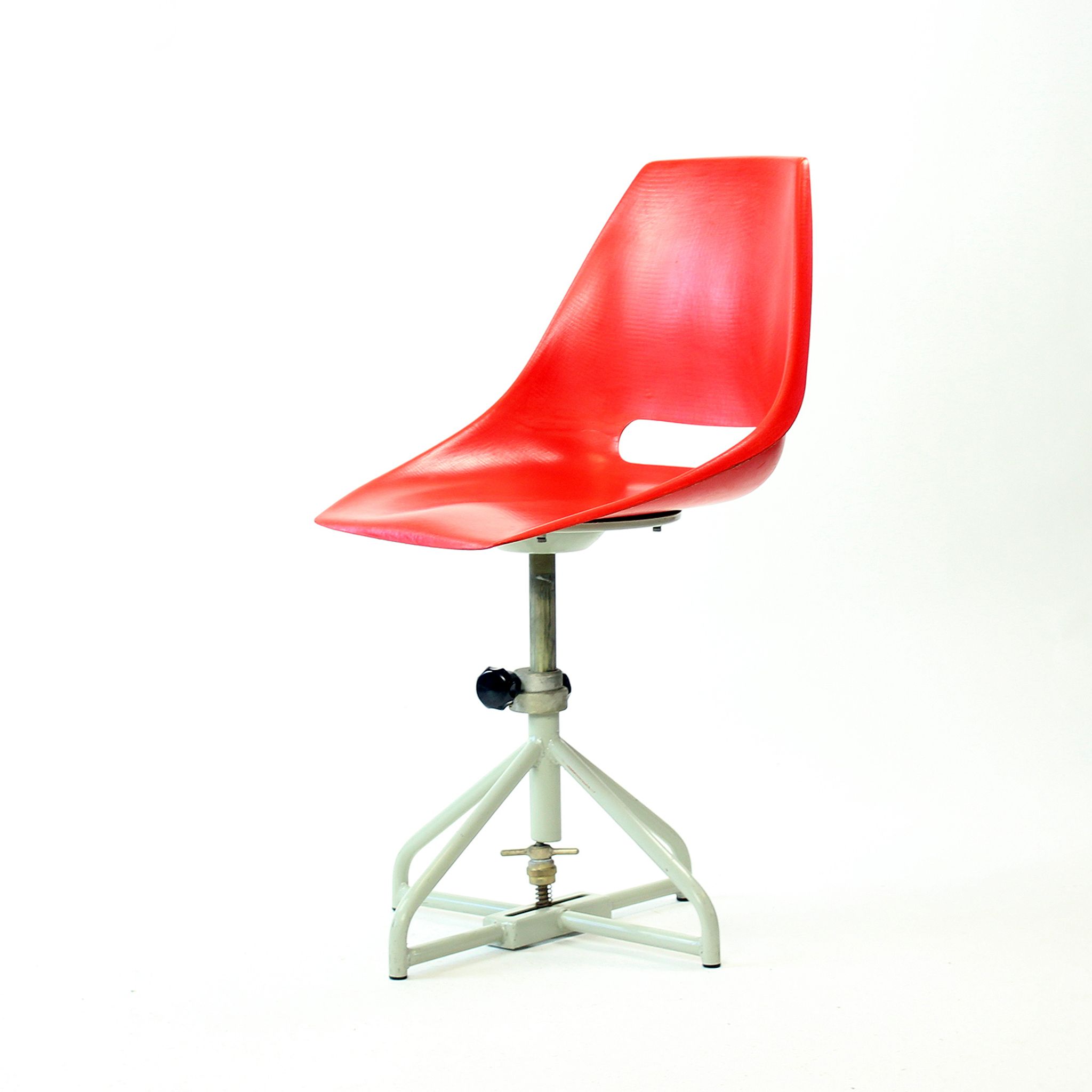 Chaise rouge Vertex, Miroslav Navratil des années 1960